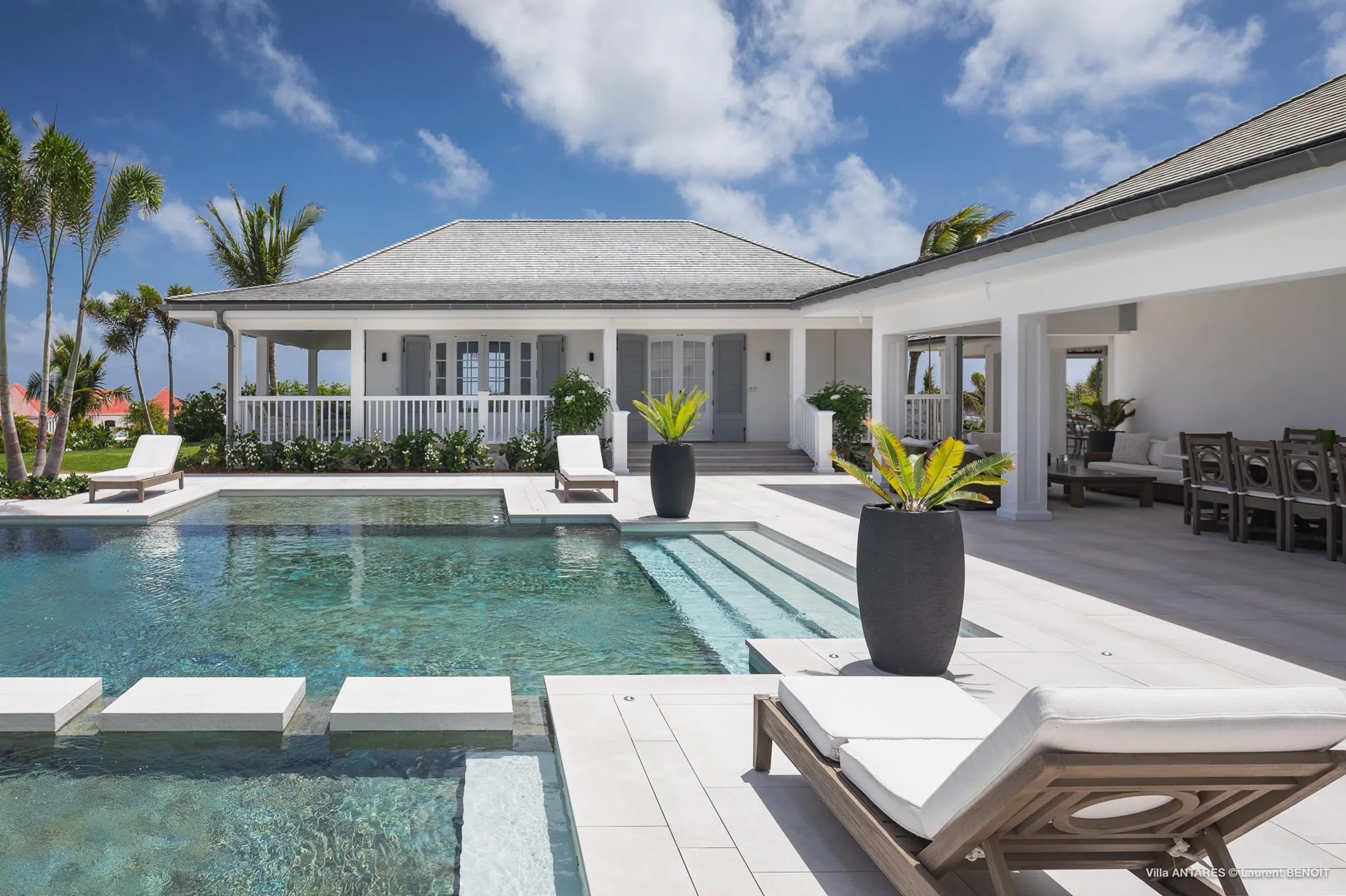 Mont Jean Paradise Villa with Infinity Pool and Lush Garden Grounds — photograph 3