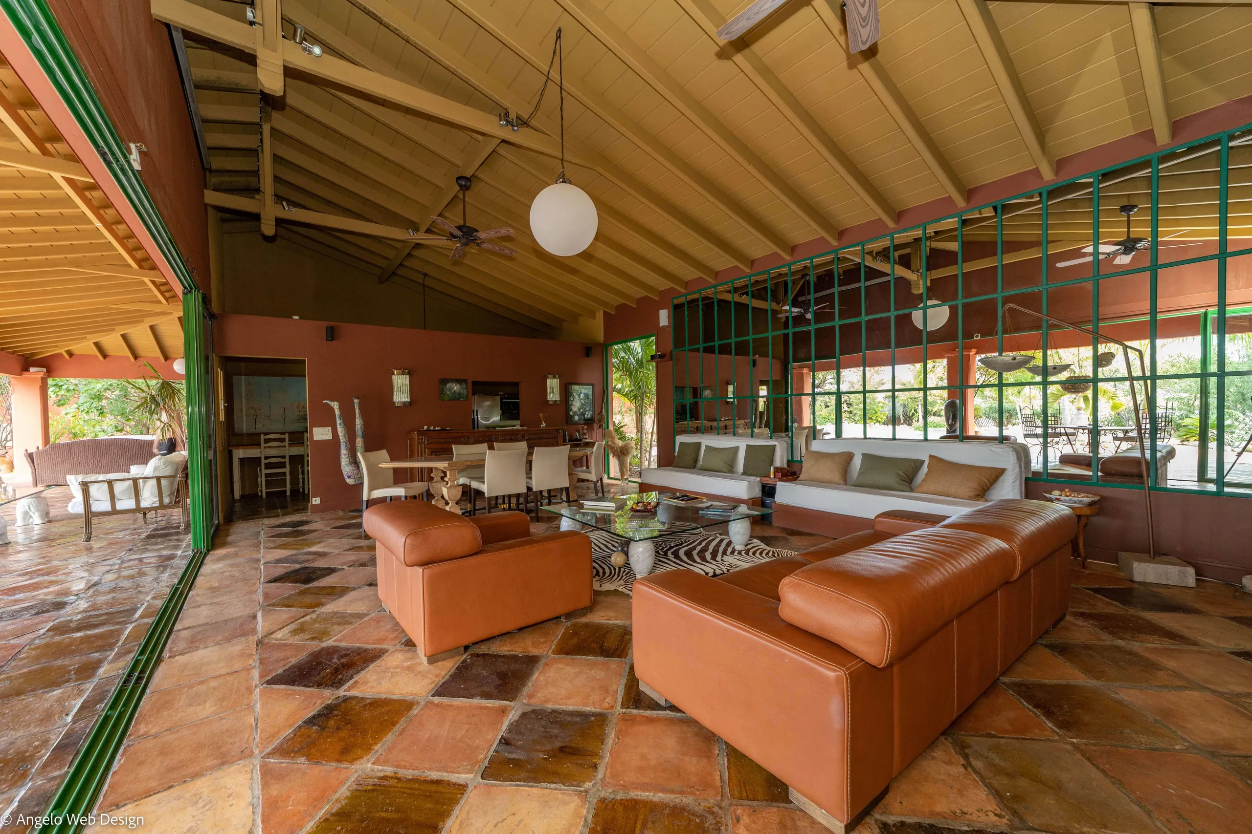 Regal Tropical Estate with Private Pool and Luscious Backyard Terrace — photograph 10