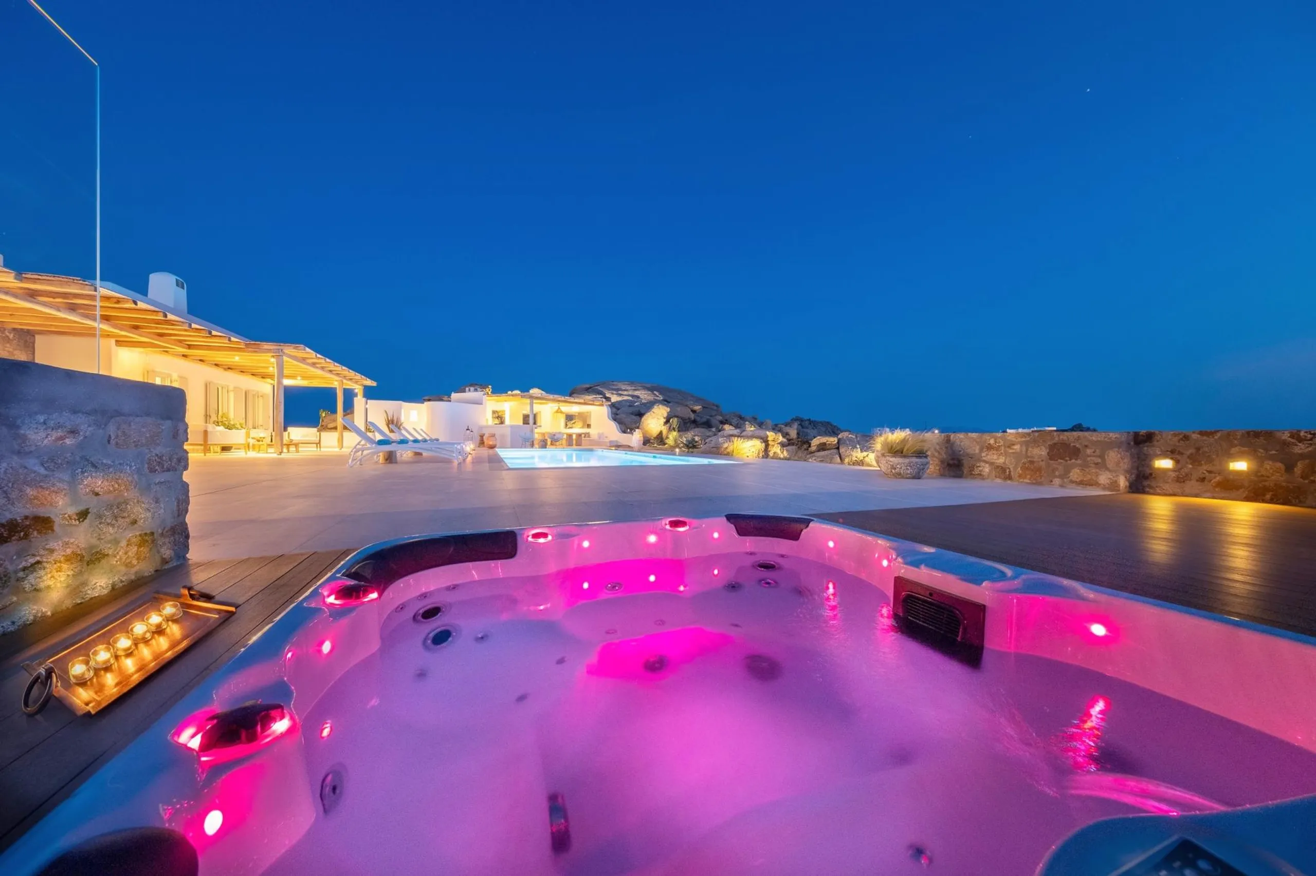 Superb  Mykonos Villa with Private Pool and Jacuzzi — photograph 2