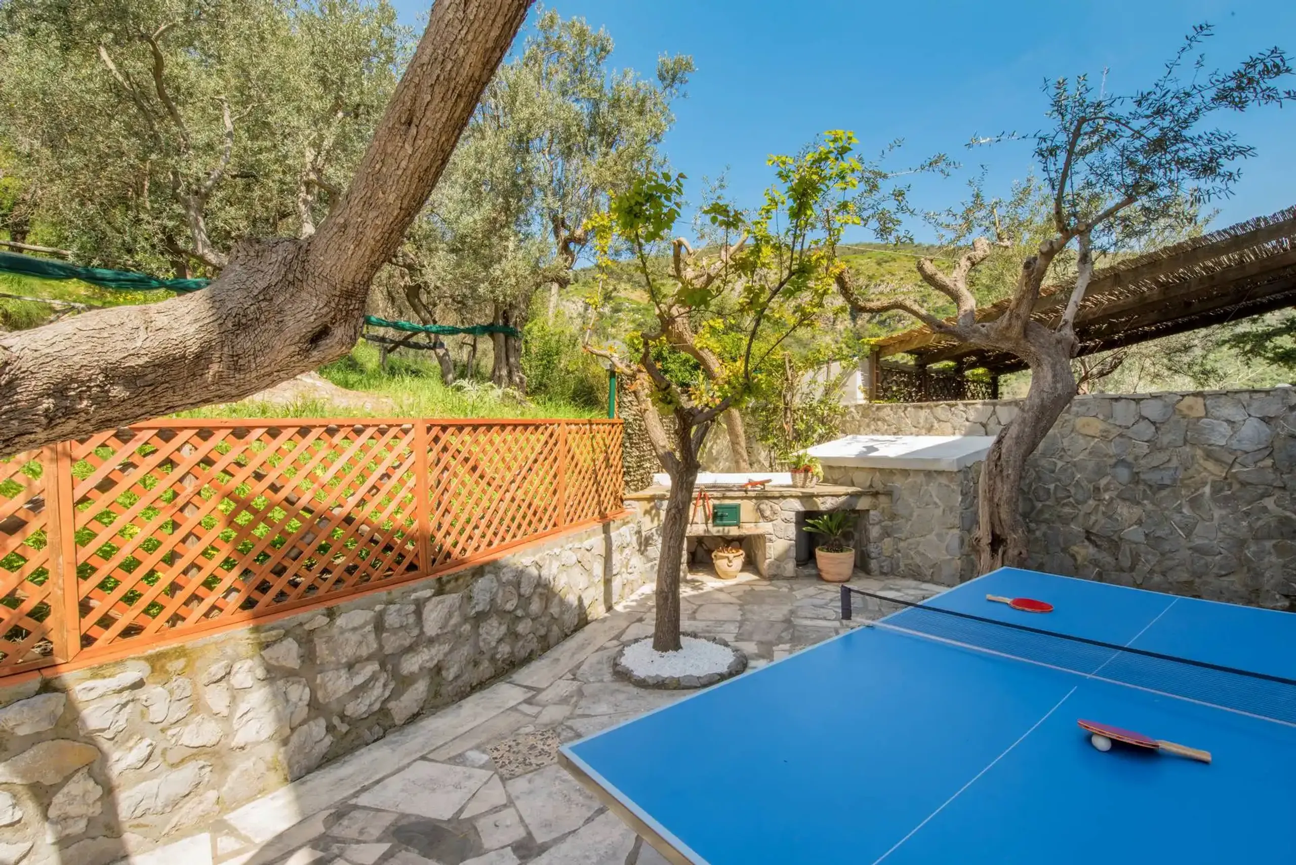 Lavishly Appointed Coastal Escape with Breathtaking Sea Views and Private Pool — photograph 9