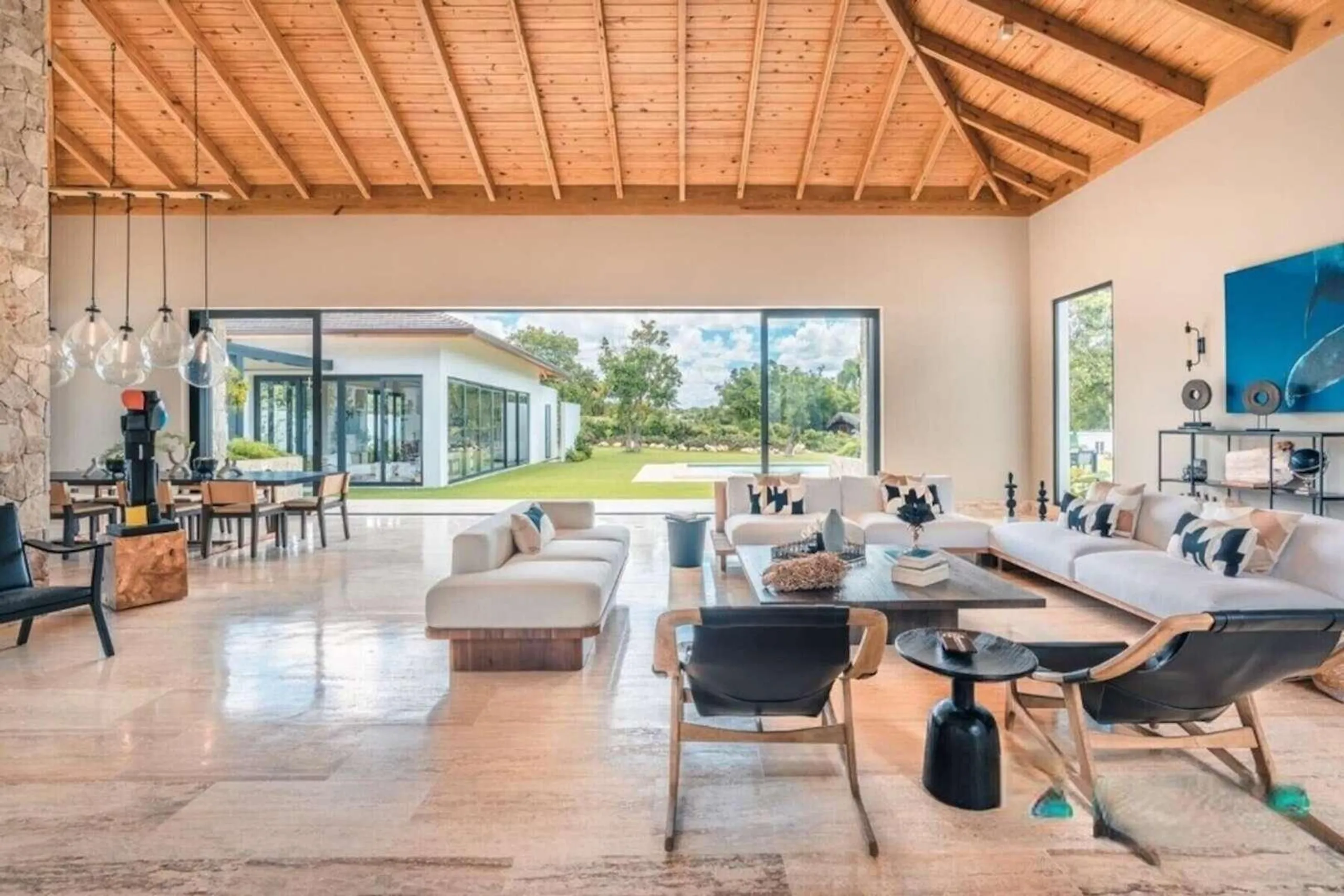 Refreshing Golf Villa with Private Pool and Marina Access — photograph 5