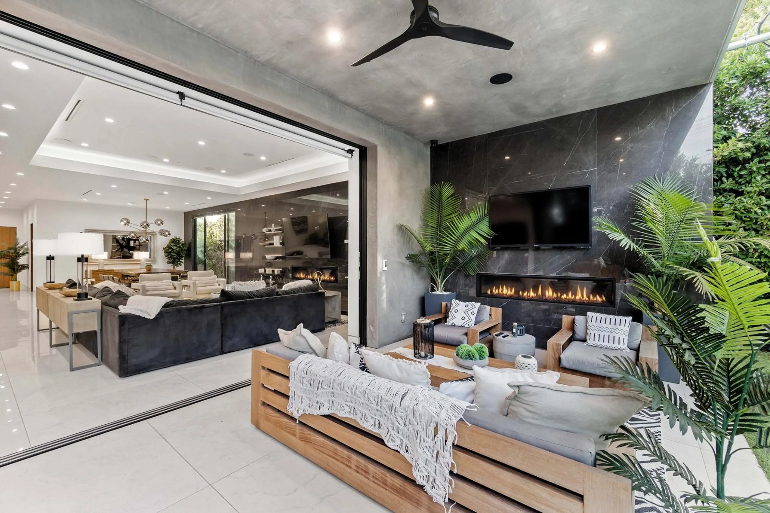 Chic West Hollywood Villa with Private Pool — photograph 9