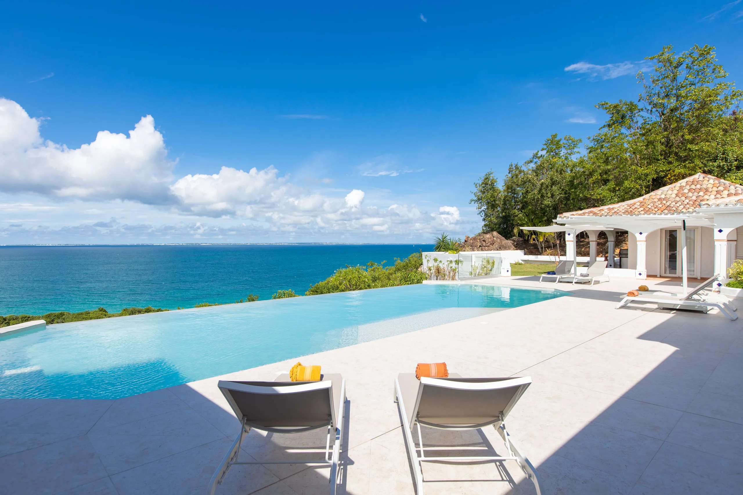 Stunning 5 Bedroom Caribbean Villa with Private Heated Infinity Pool, and Panoramic Ocean Views — photograph 2