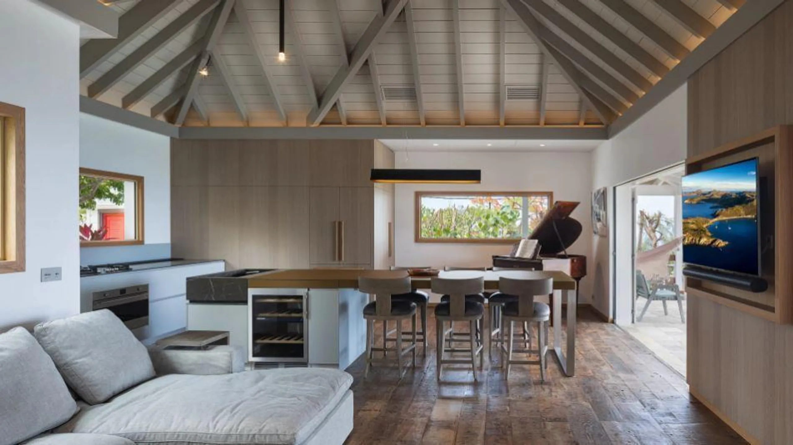 Japanese-inspired Hillside Villa with Panoramic View — photograph 6