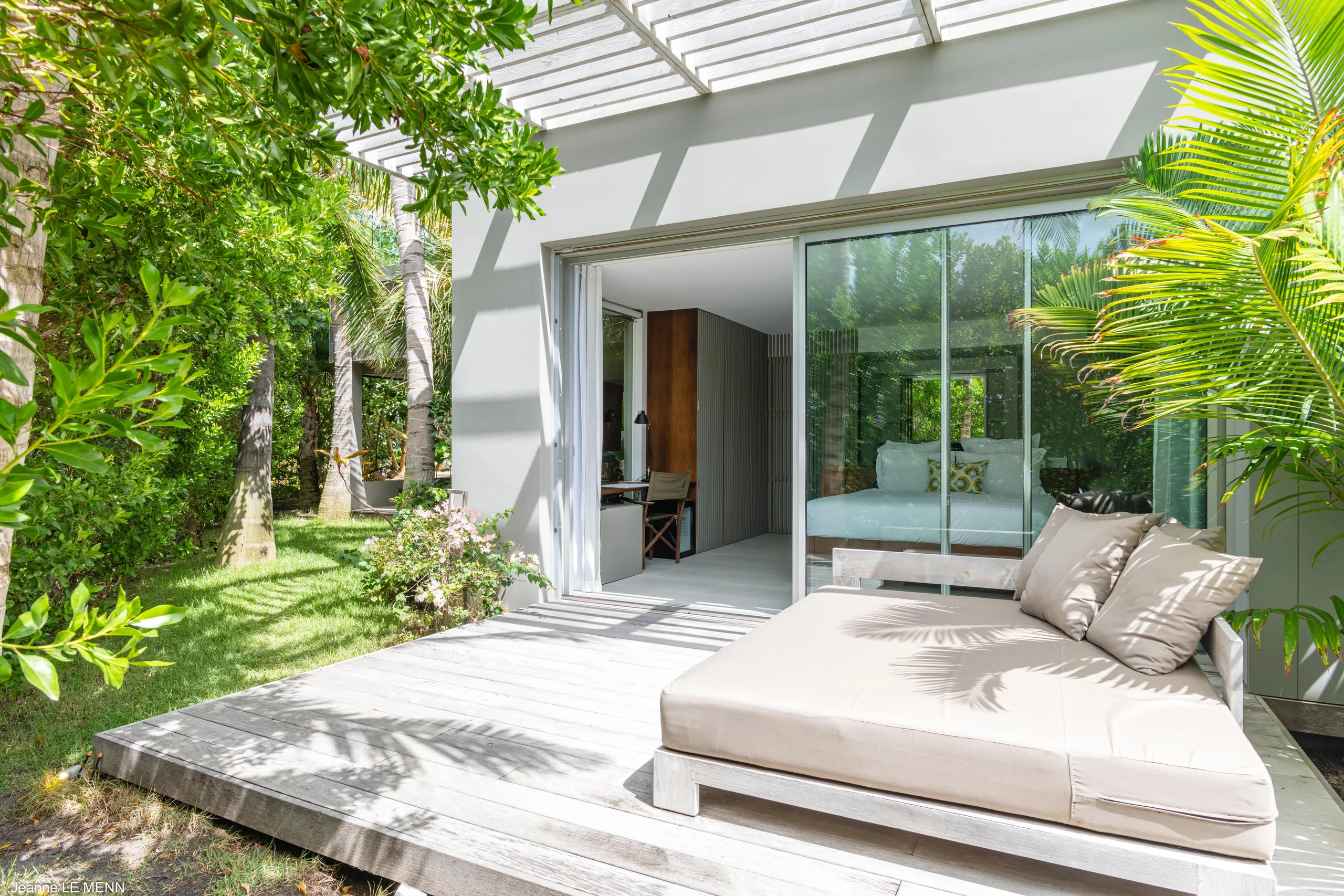 Tranquil Seaview Villa with Infinity Pool and Private Zen Gardens — photograph 10