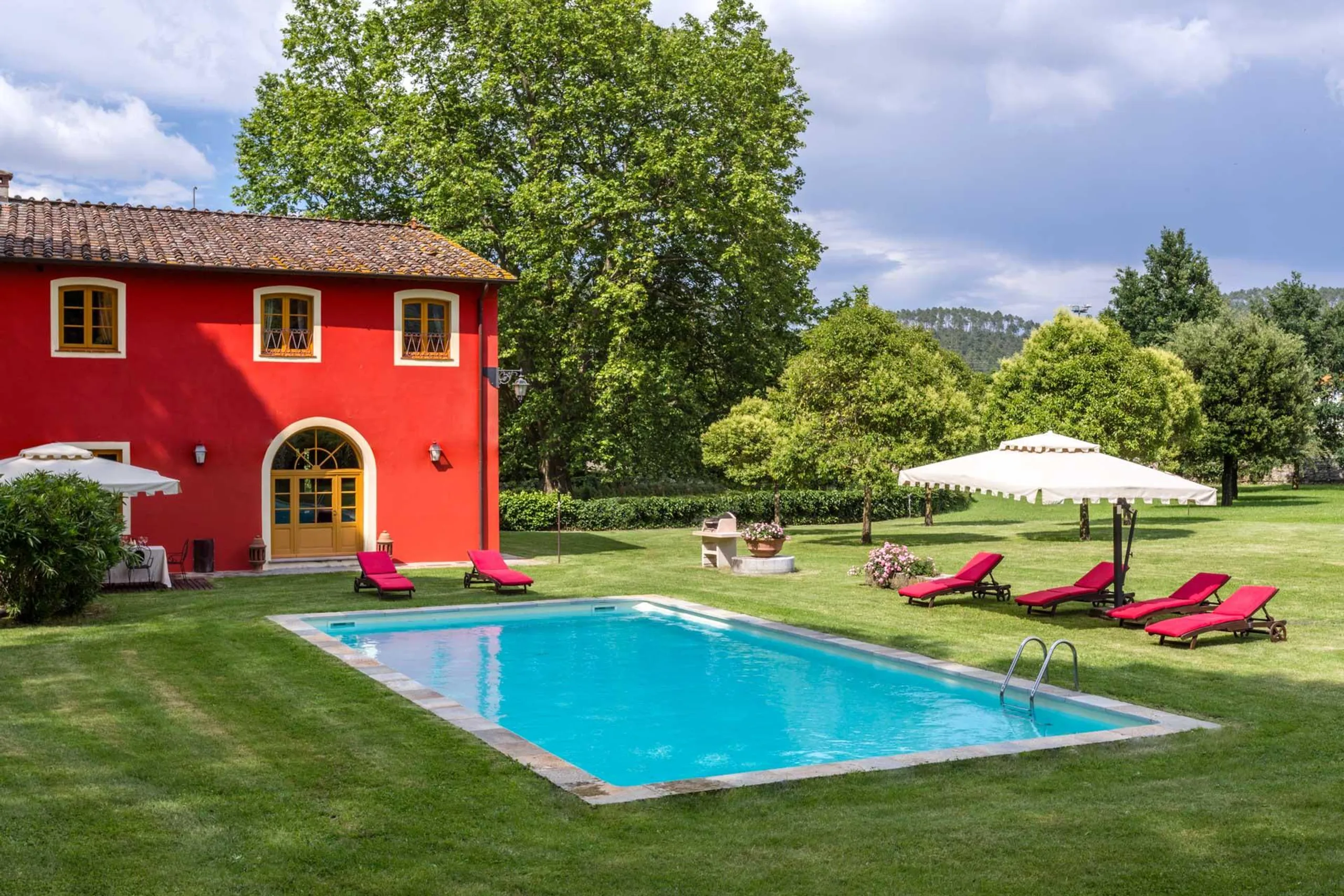 Romantic Tuscan Villa with Private Pool, Garden, and Enchanting Views, Capannori