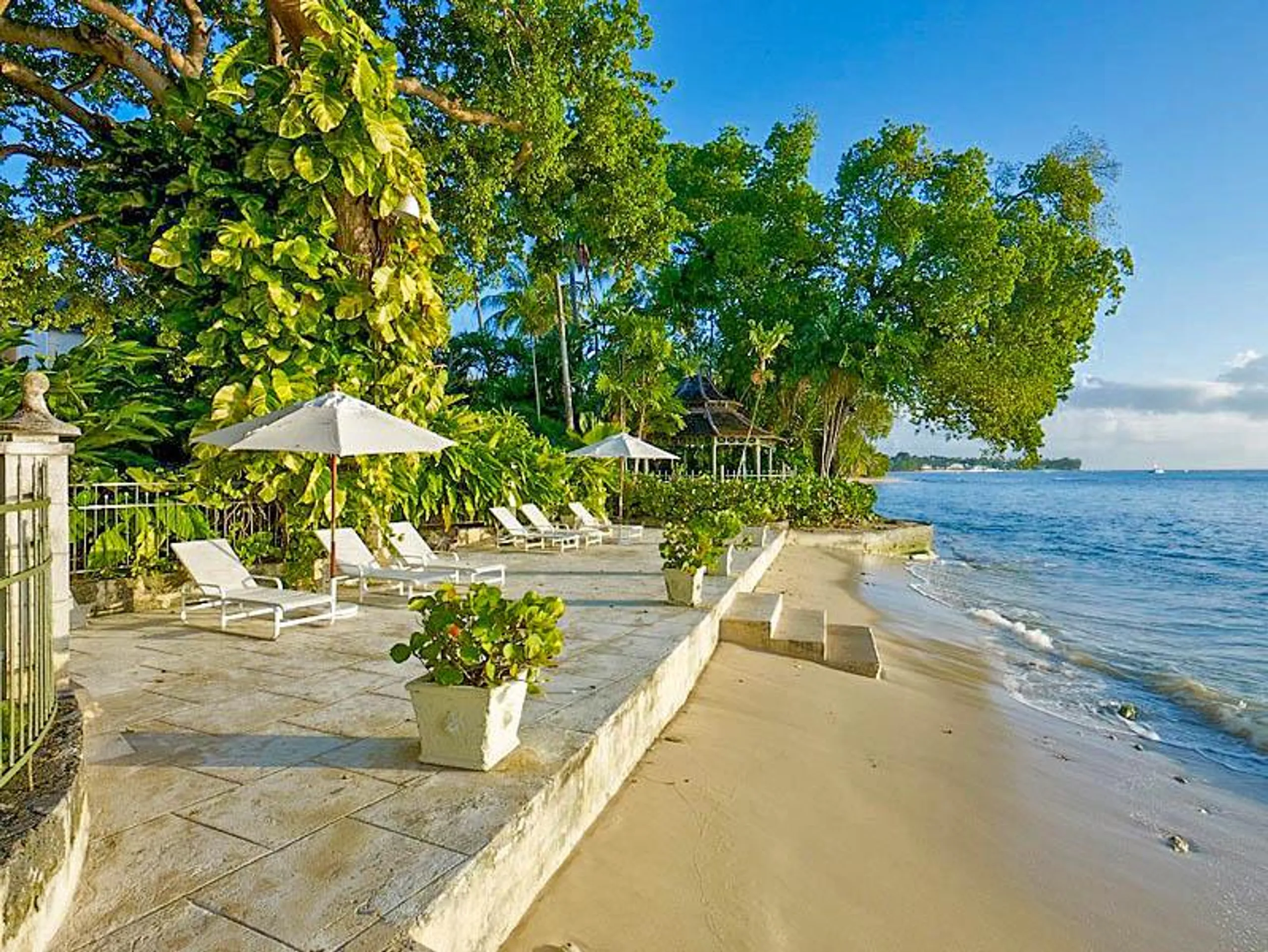 Resplendent Villa with Private Pool and Surrounding Sea Views — photograph 6