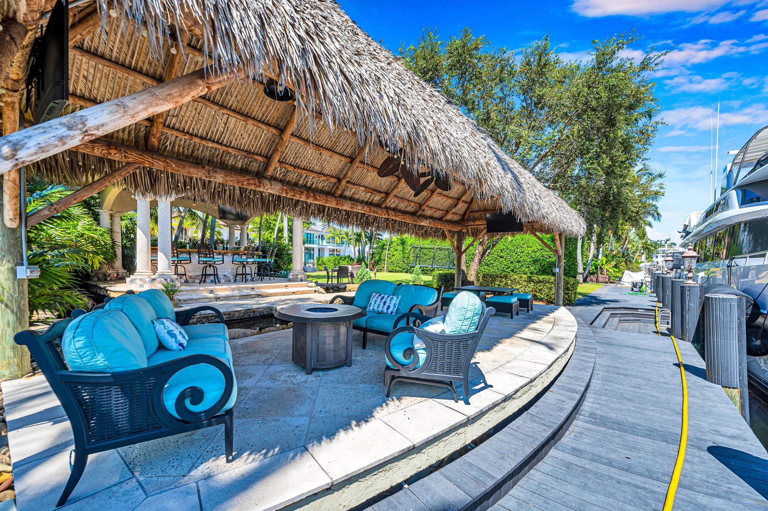 Majestic Waterfront Villa with Heated Pool, Canal View & Access — photograph 11