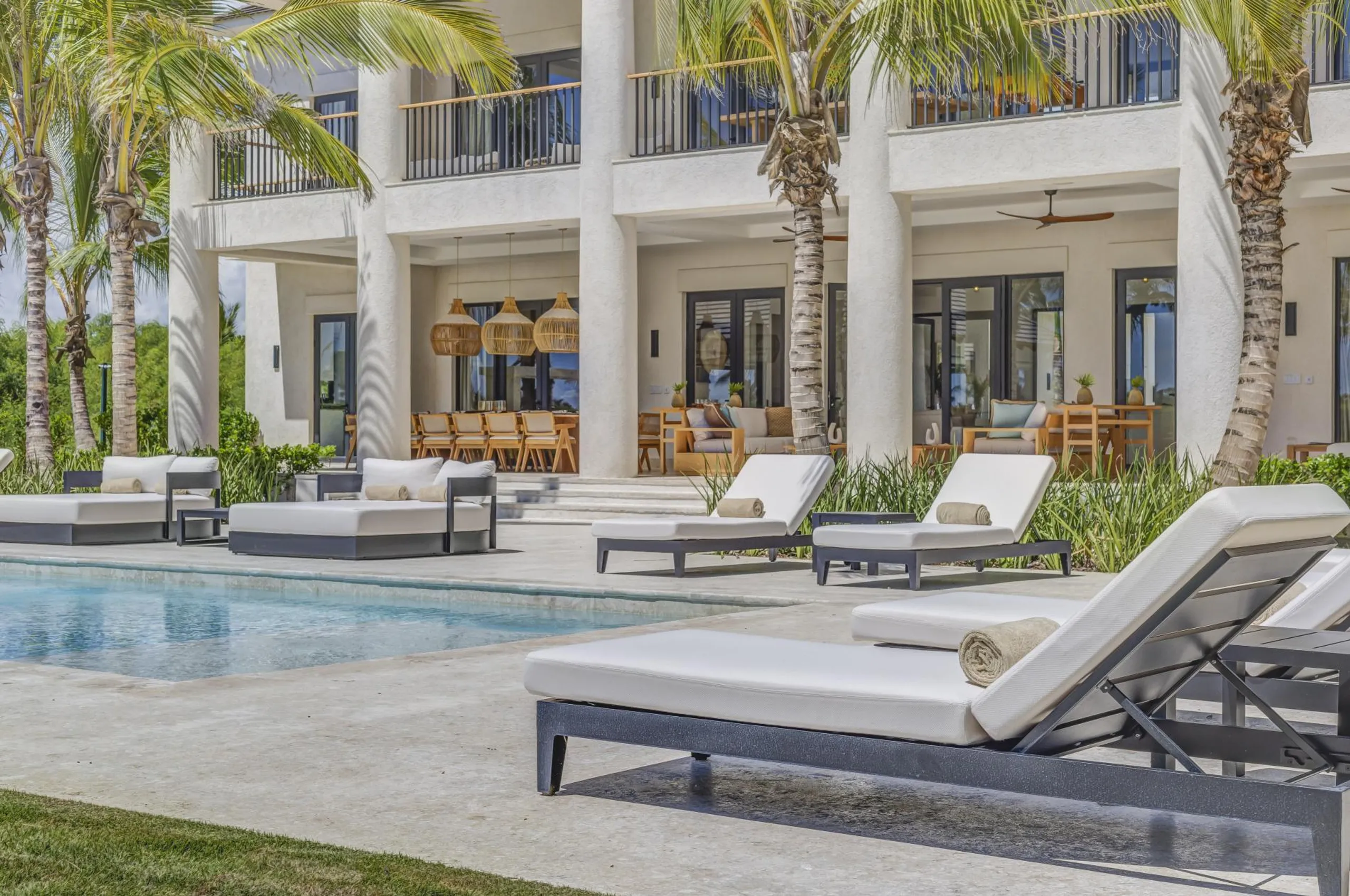 Majestic Haven Villa with Private Pool and Golf View — photograph 3