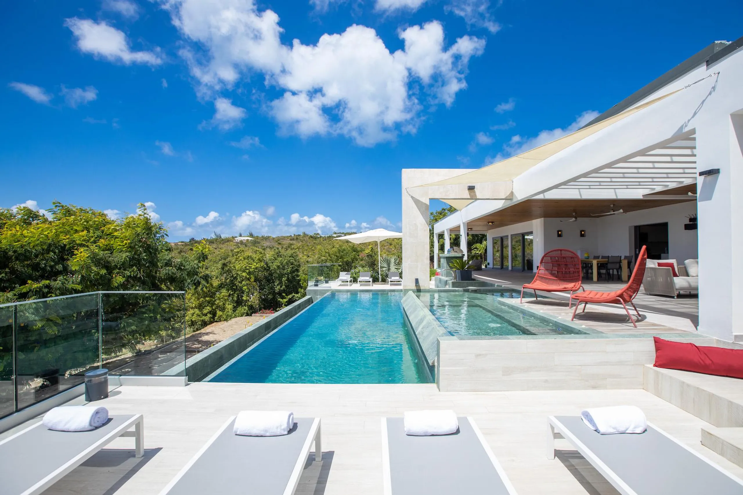 Impeccably Designed Villa with Private Pool, Immersive Living Space, and Stunning Views — photograph 2