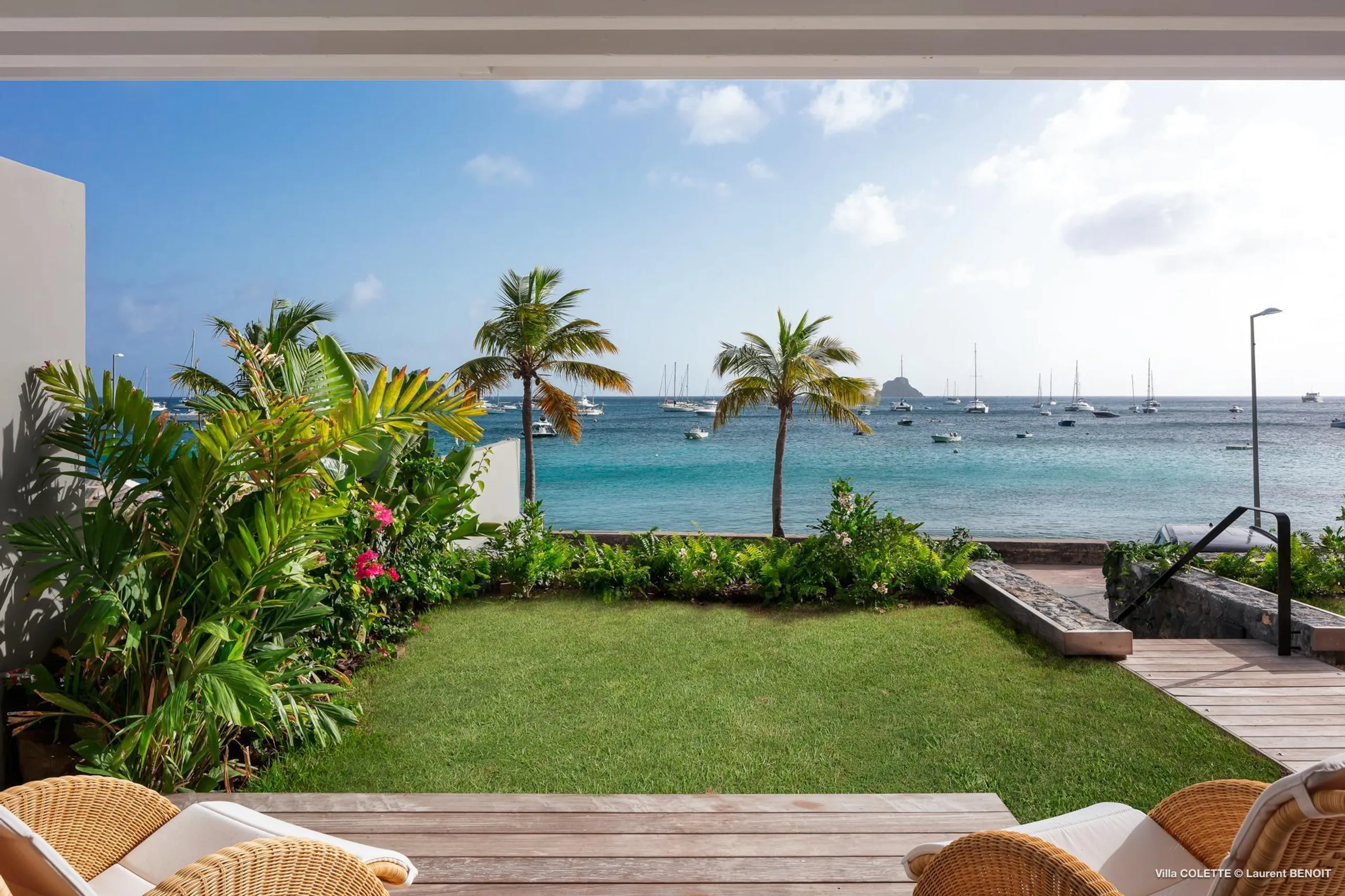 Majestic Caribbean Estate with Private Pool and Walks to Beach — photograph 6