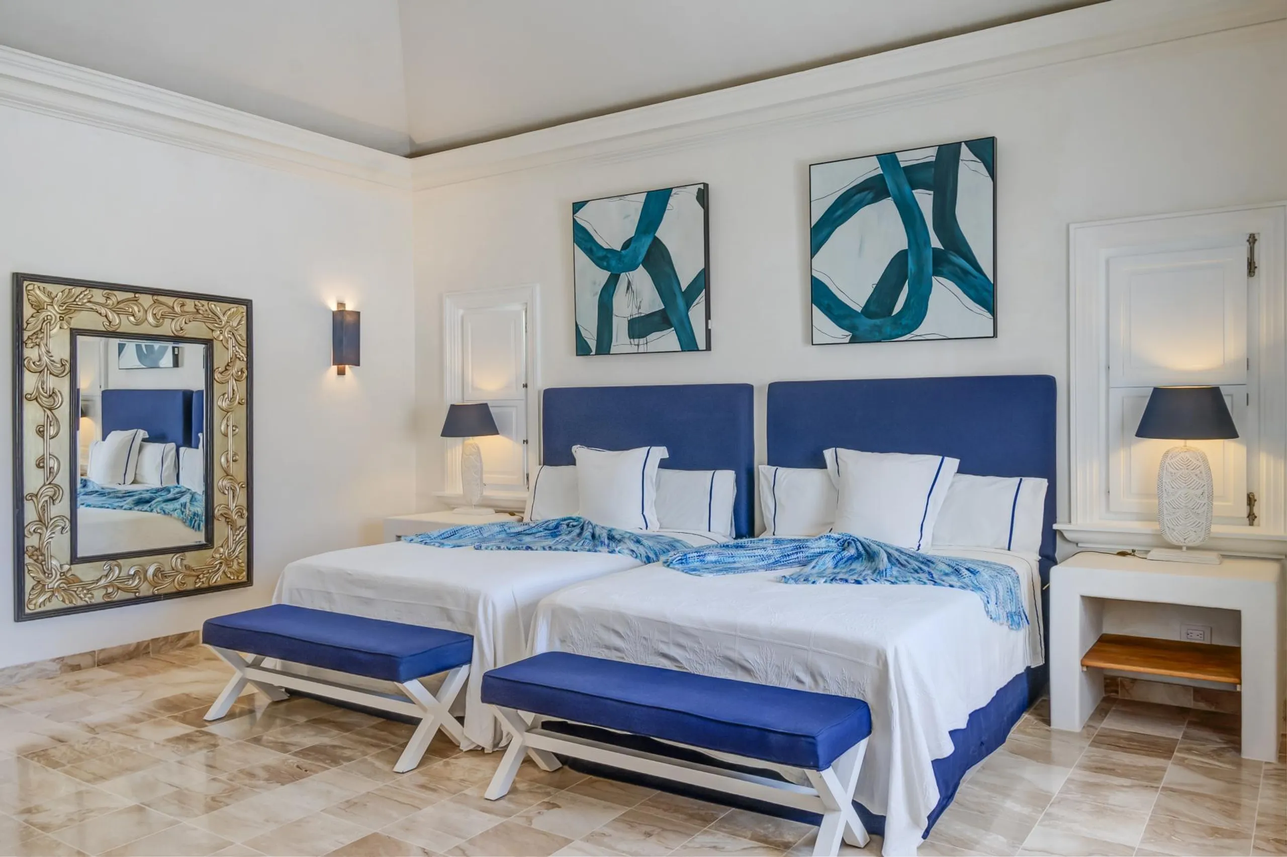 Lavishly Appointed Villa with Private Pool and Golf Course View — photograph 11