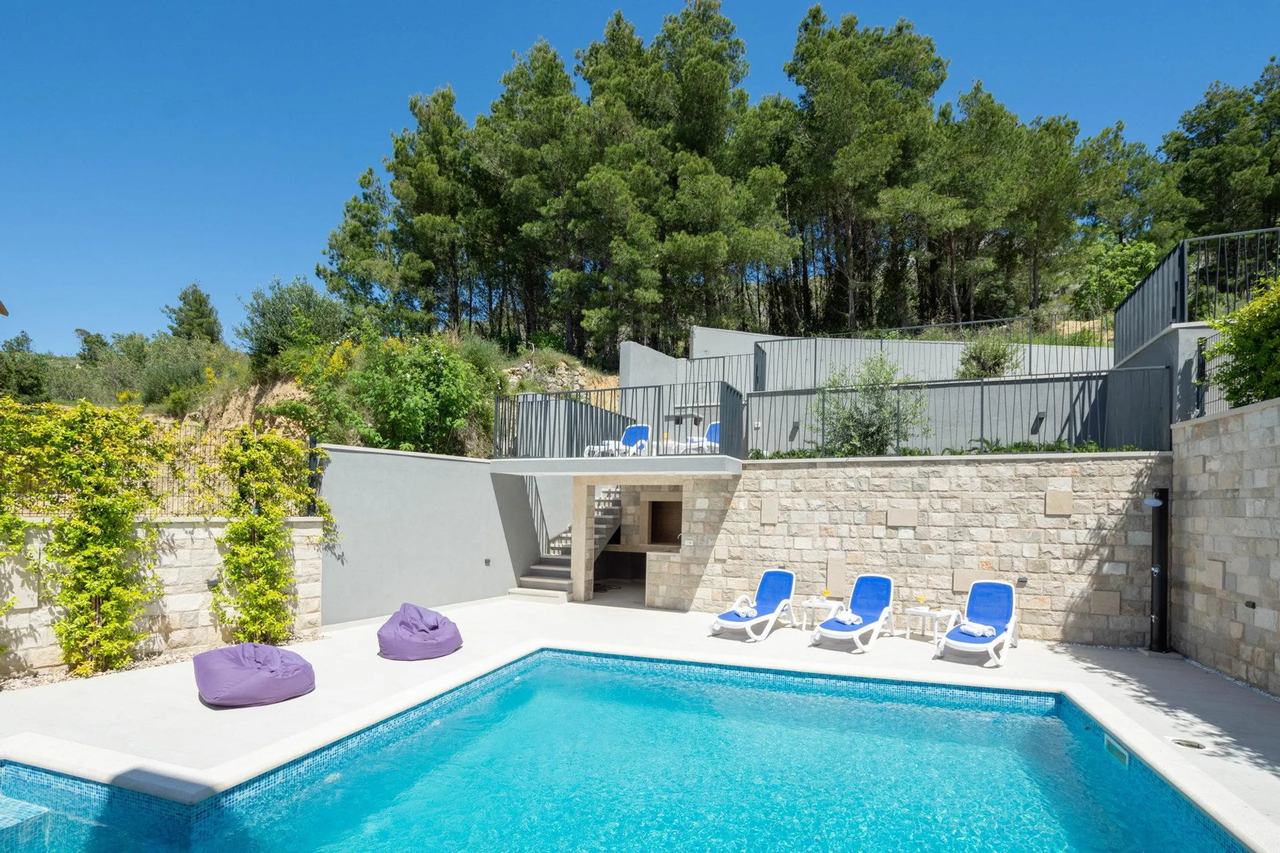 Sophisticated Villa with Pool and View of Kasjuni Beach — photograph 2