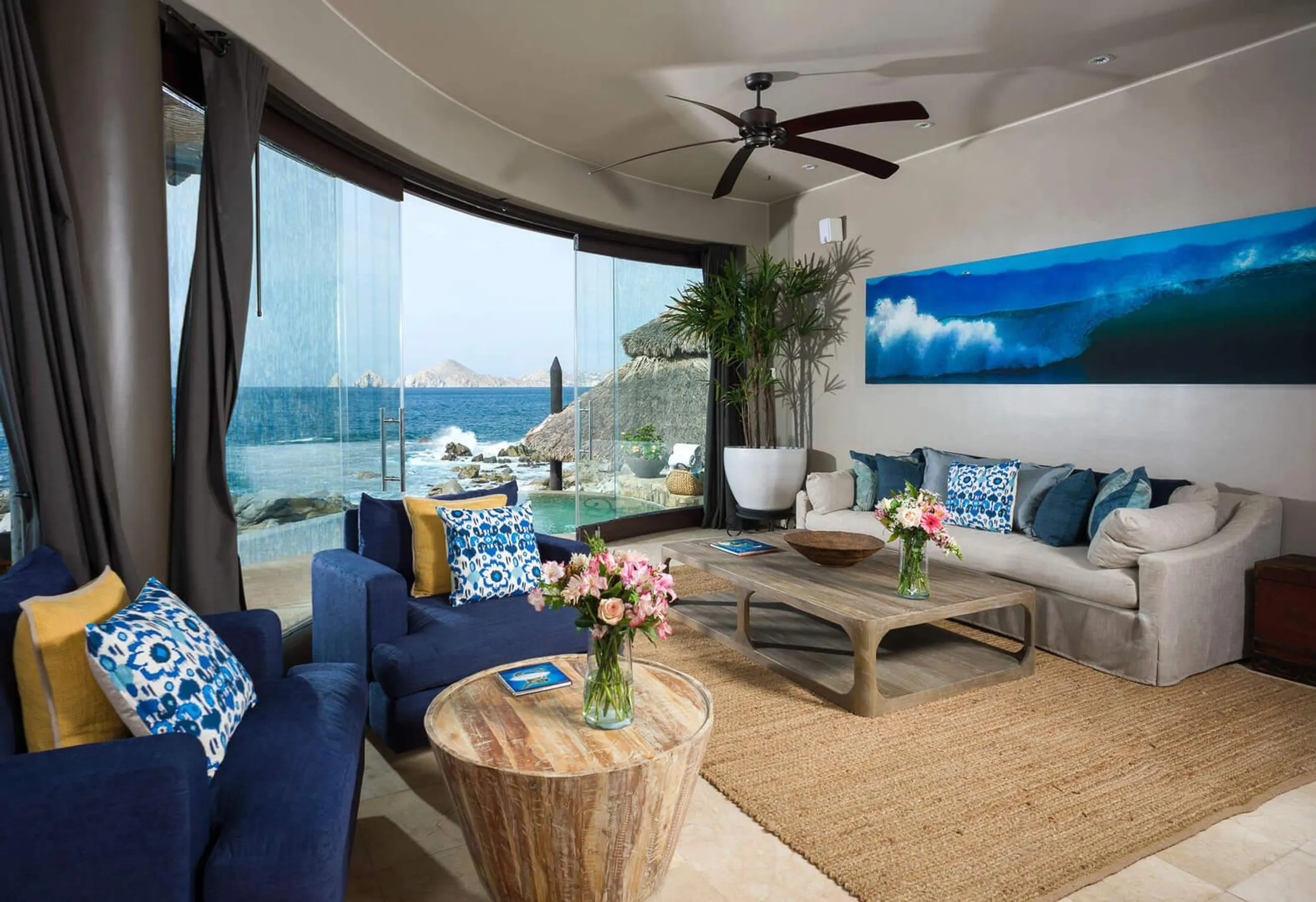 Impeccably Designed Villa Haven with Heated Infinity Pool and Private Beach Access — photograph 7