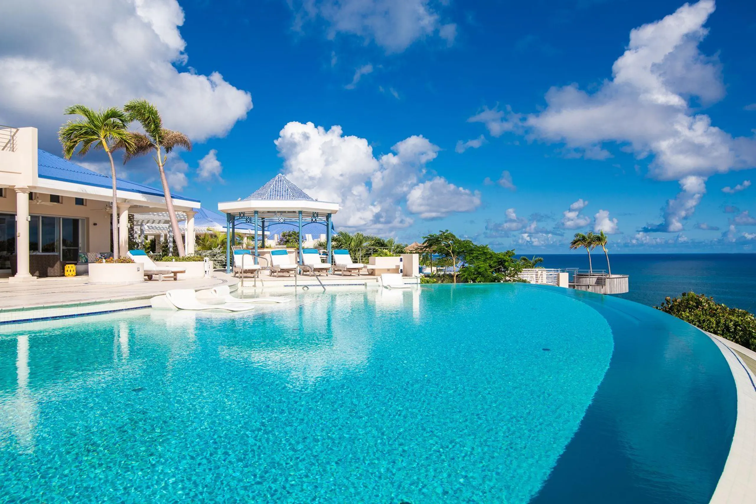 Majestic Clifftop Luxury Estate with Infinity Pool and Breathtaking Ocean Views — photograph 8