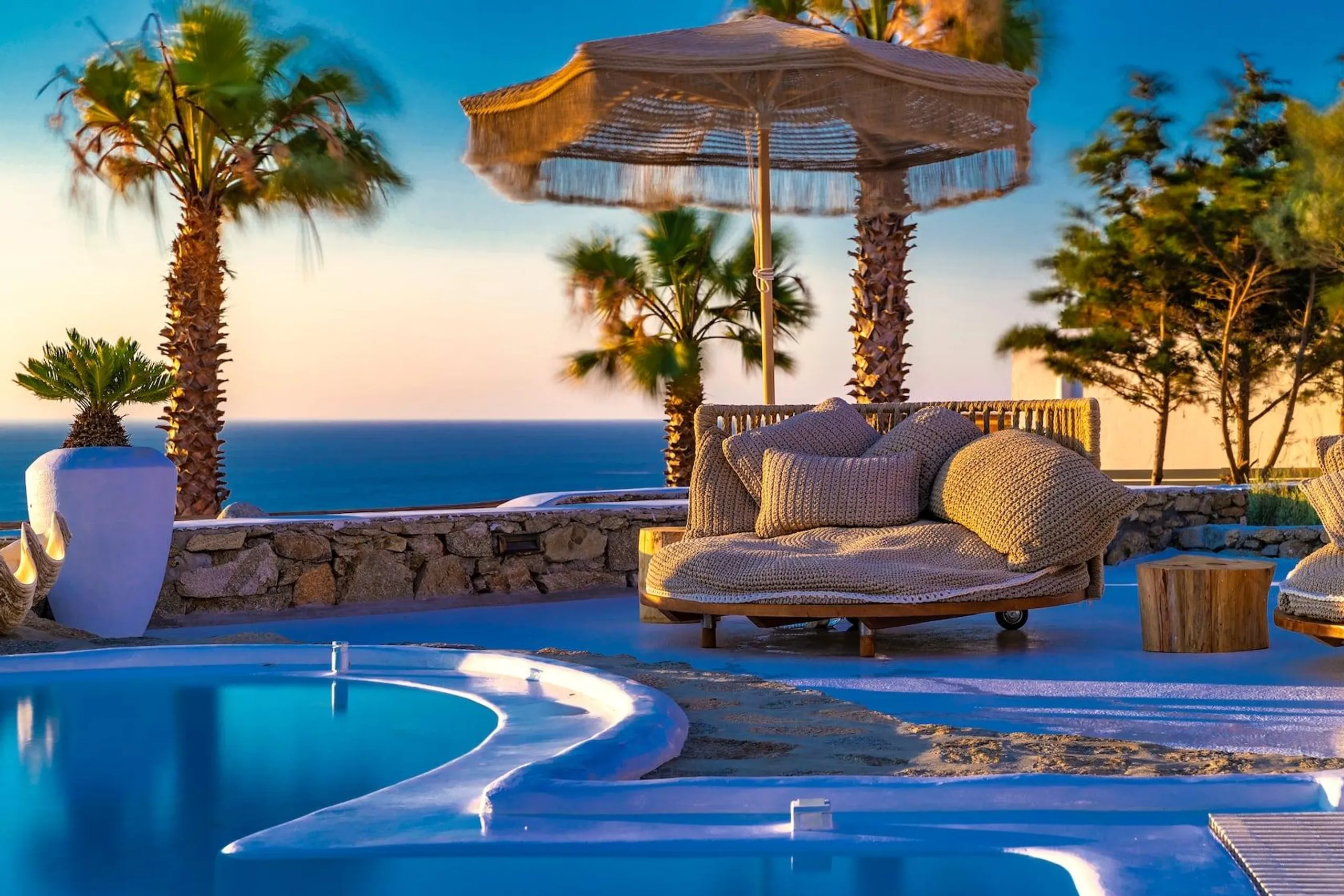 Decorative Beachfront Villa in Mykonos with Infinity Pool — photograph 6