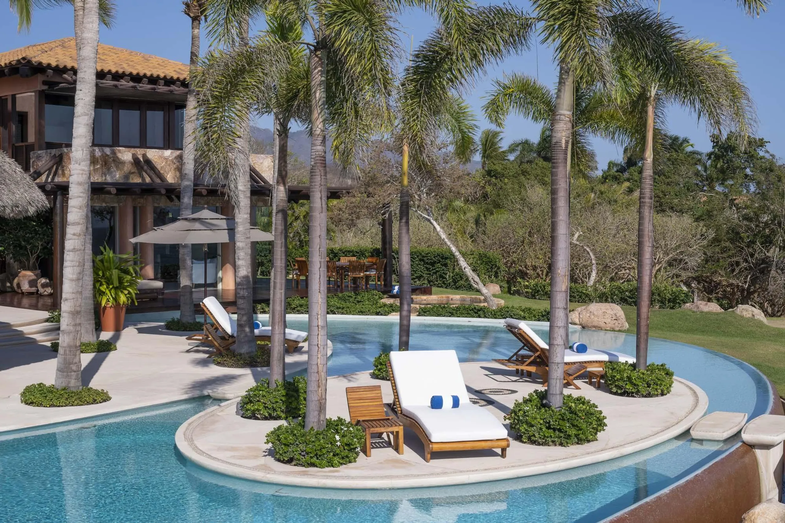 One-of-a-Kind Punta Mita Beachfront Oasis with 160 Foot Infinity Edge Pool Overlooking the Ocean — photograph 9