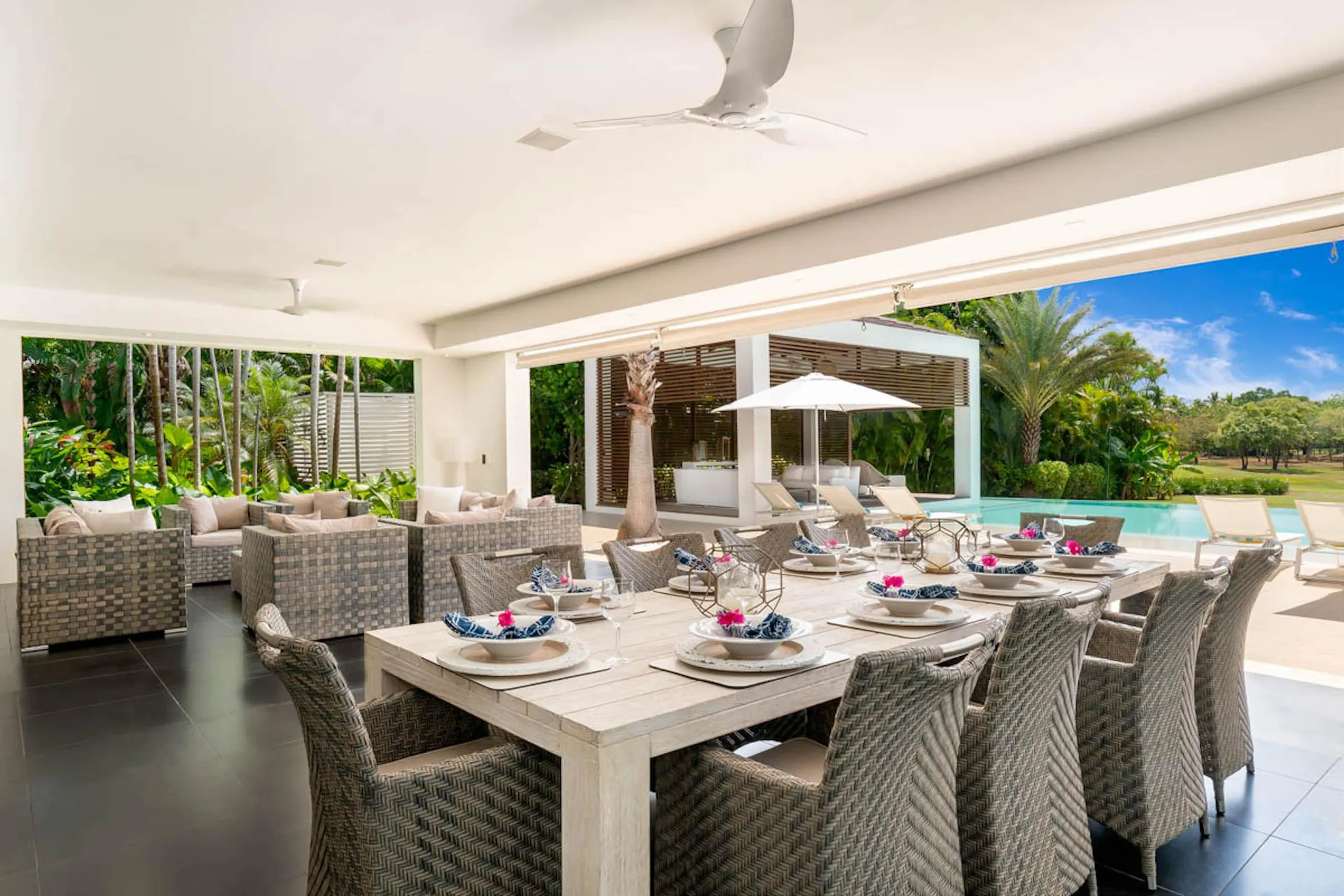Invigorating Casa de Campo Villa with Lush Greenery and Grand Estates — photograph 11
