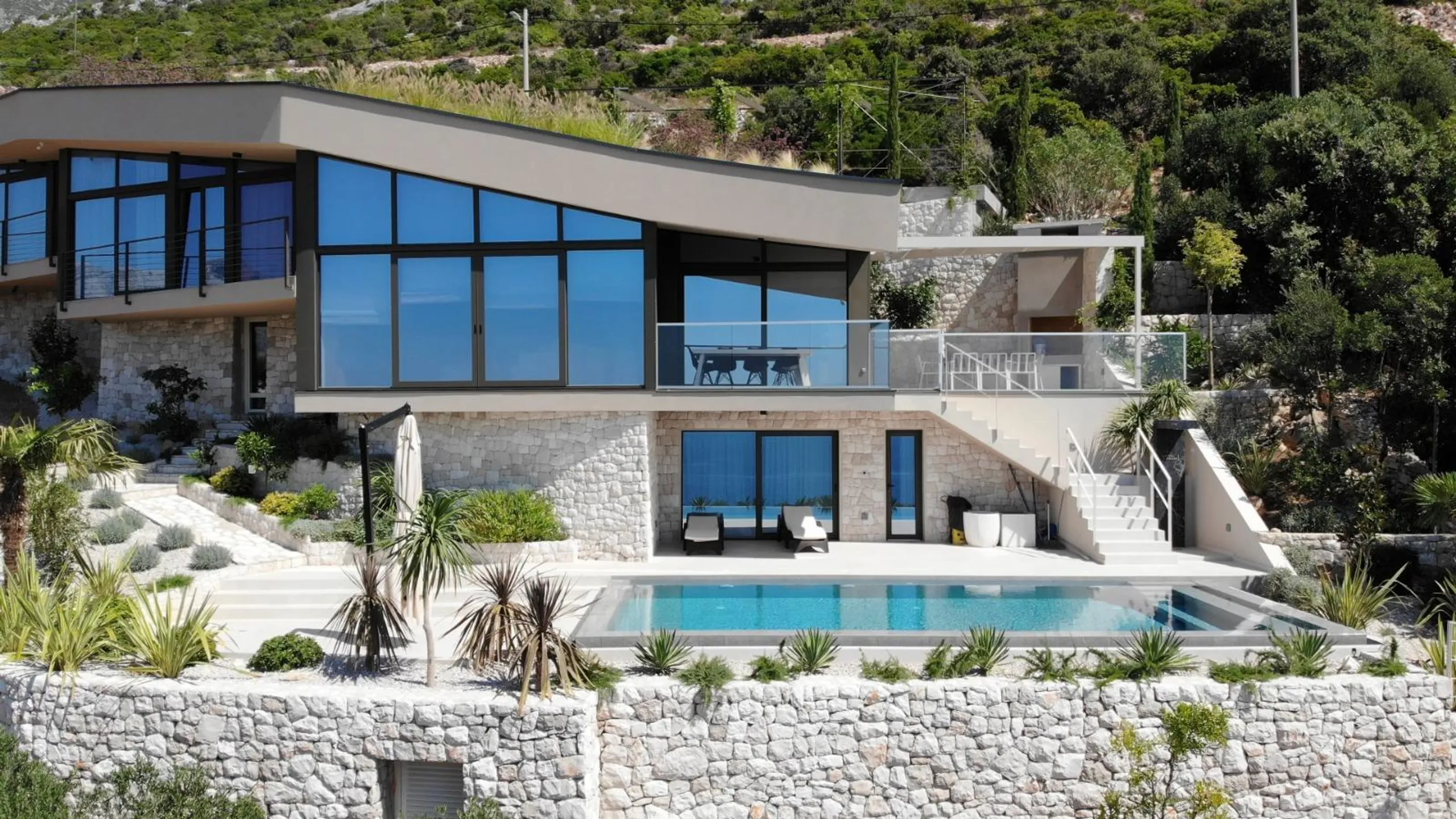 Fantastic 4Bedroom Villa with Infinity Pool and Sea Views — photograph 4
