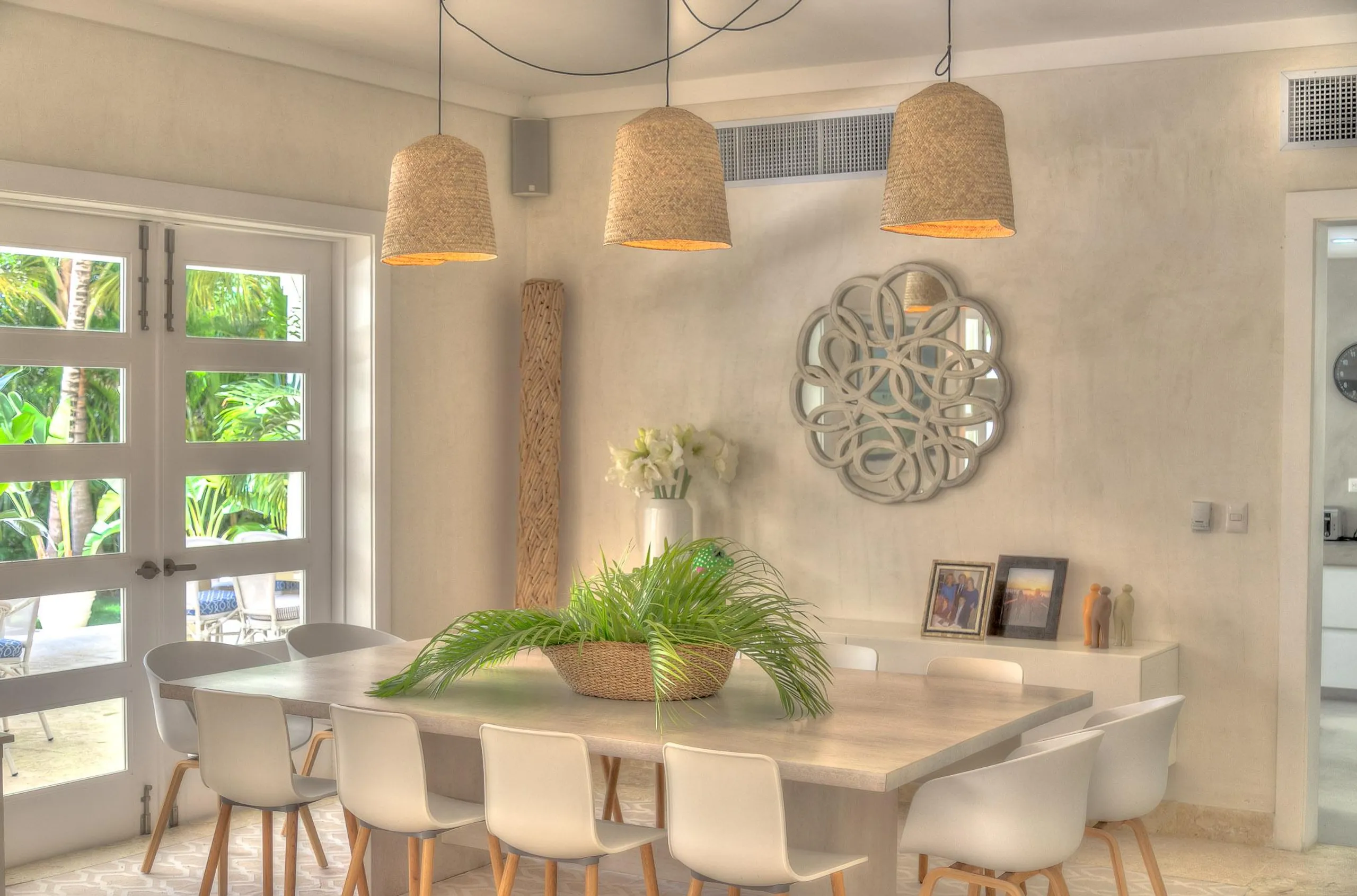 Spacious 4-Bedroom Villa with Private Pool and Art Nouveau Furnishings — photograph 8