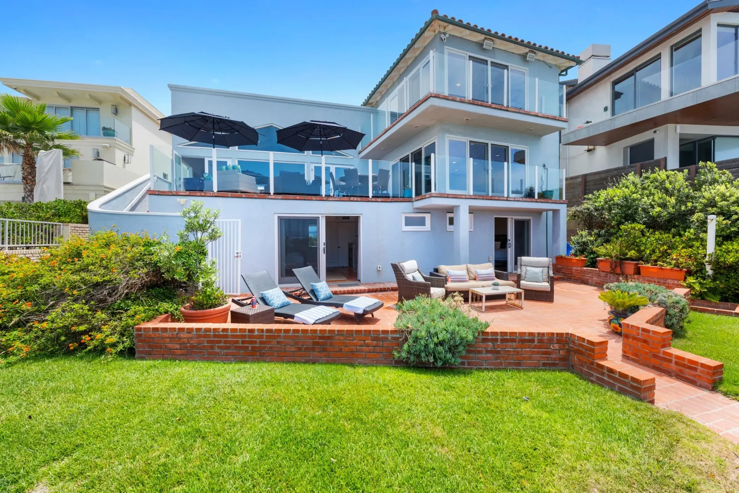 Refreshing 5 Bedroom Villa with Private Pool and Beach Views — photograph 3