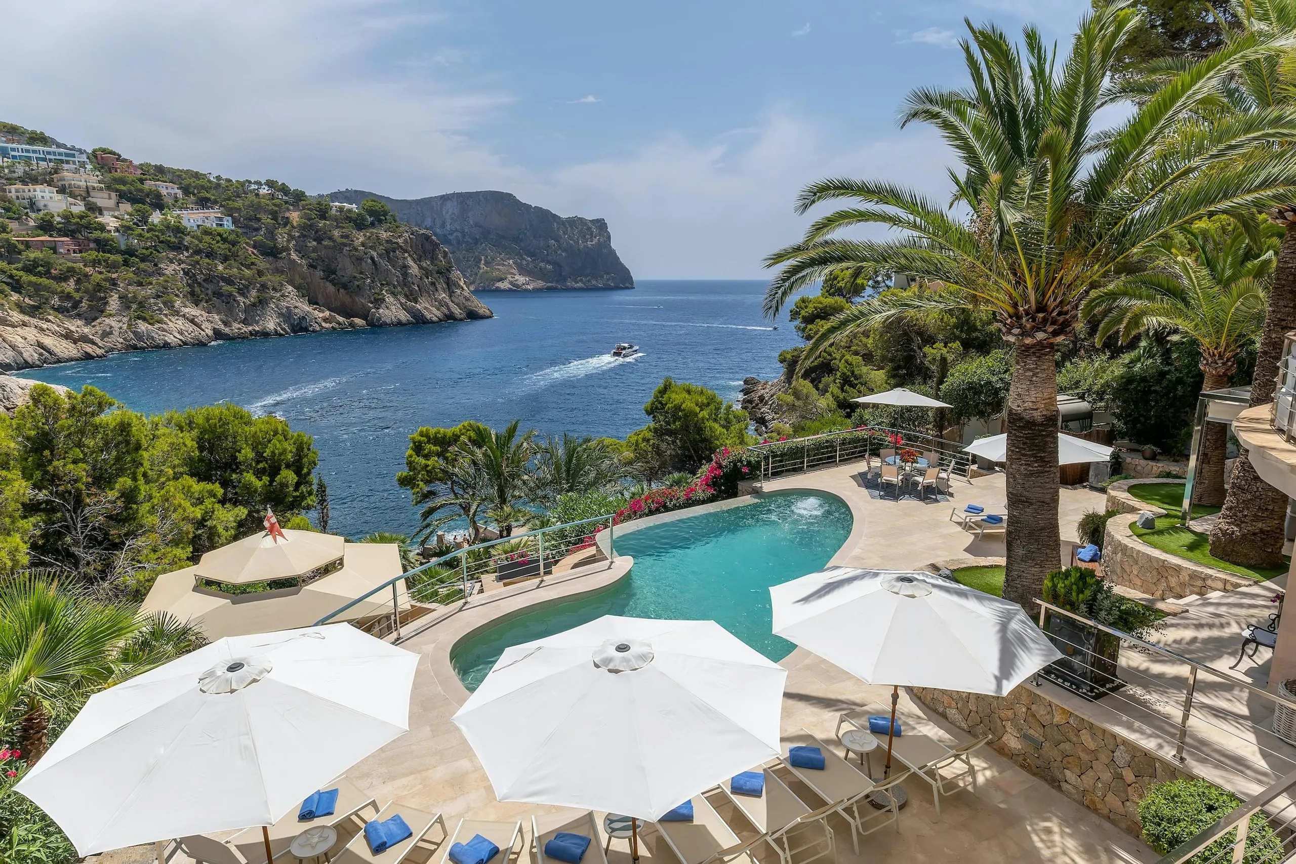 Elegant Six-Bedroom Villa with Terraces, Sea Access and 360° Views in Mallorca