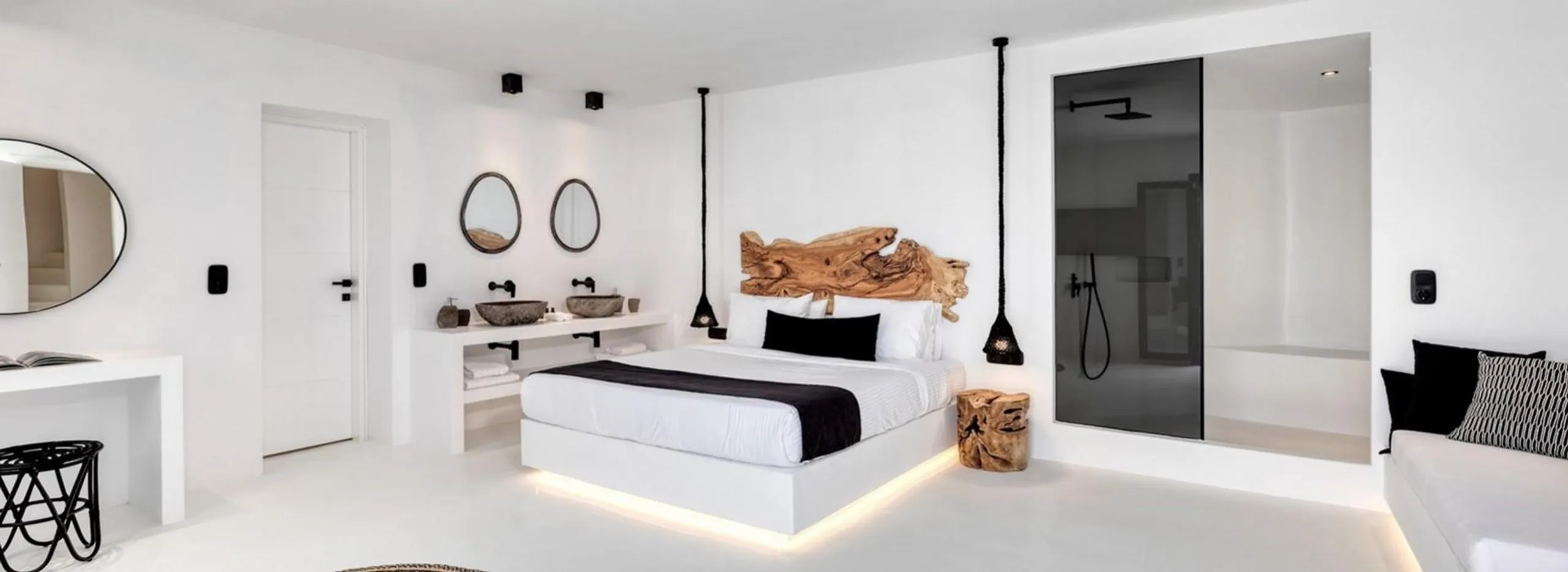 Sumptuous Retreat with Infinity Pool and Majestic Mountain Views — photograph 6