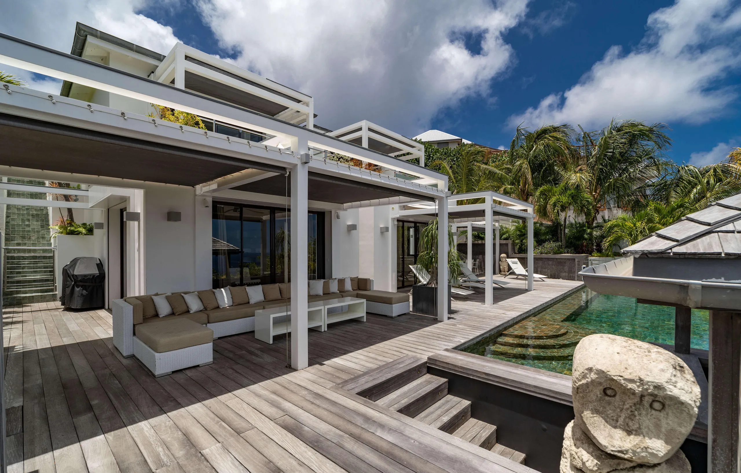 Contemporary Luxury Villa with Infinity Pool and Stunning Views and Elegant Design — photograph 5