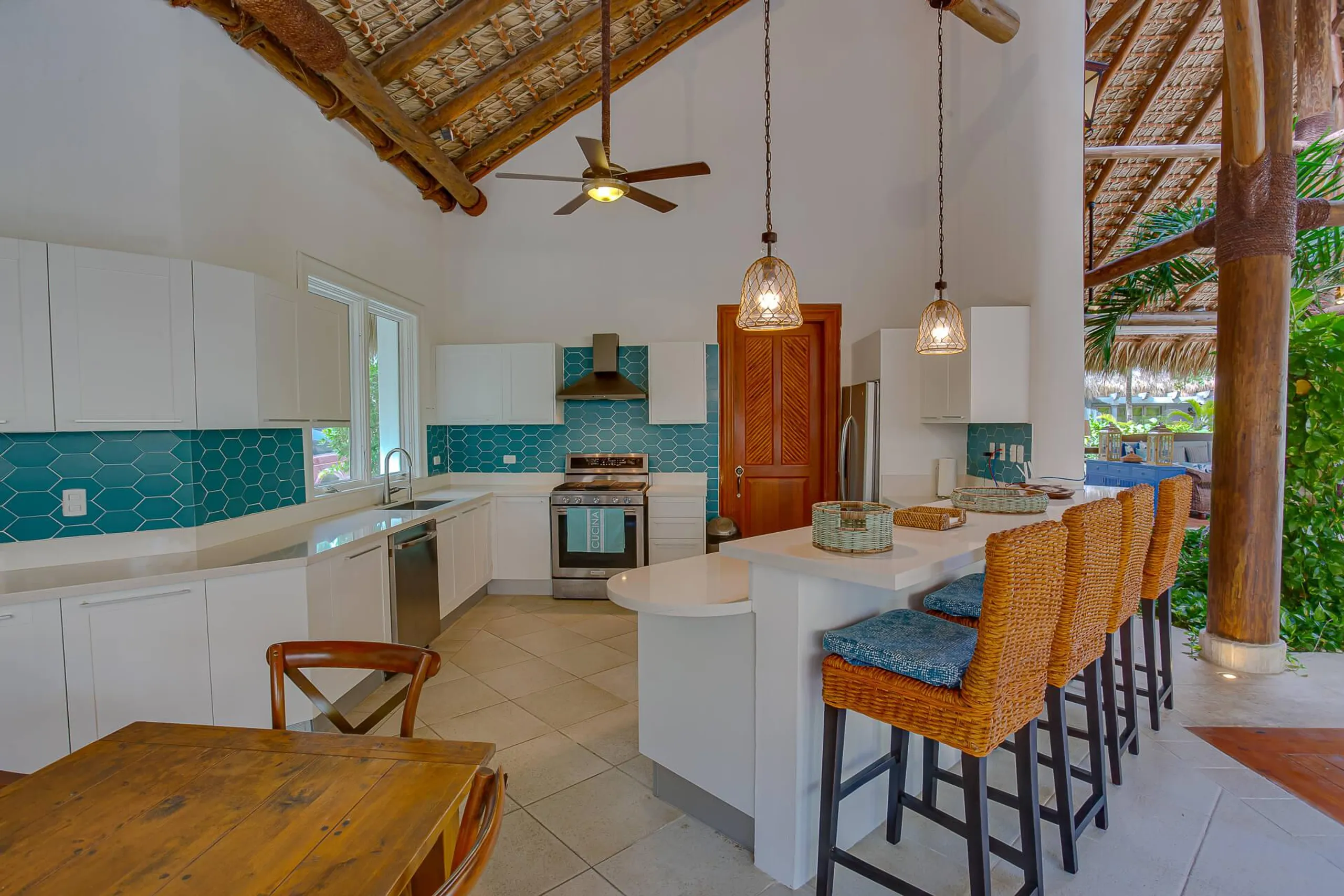 Refined Boutique Villa with Pool, Golf Views, and Beach Club Acces — photograph 11
