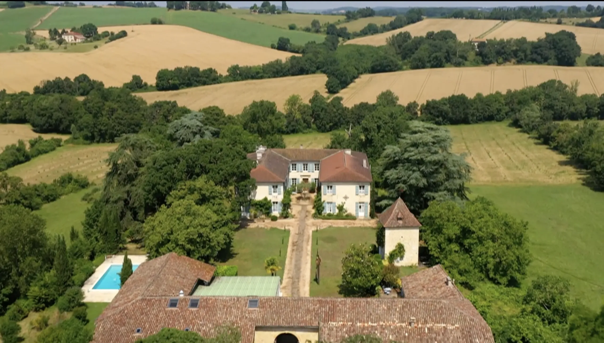 Gascony Hidden Luxury Retreat with 12-BR and Outdoor Pool — photograph 6