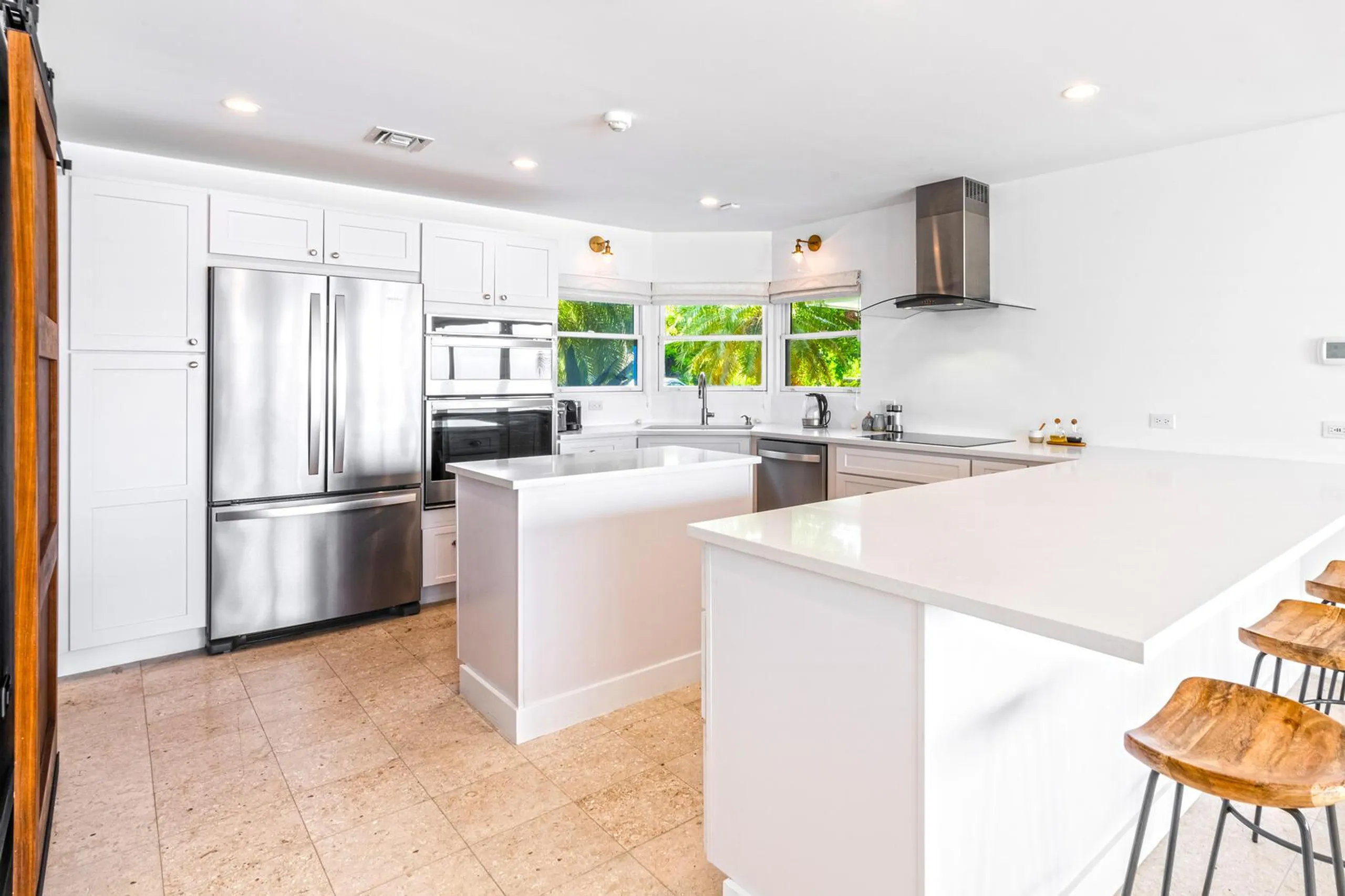 Spotts Sands Elite Villa With Private Pool, Hot Tub, and Majestic Views — photograph 11