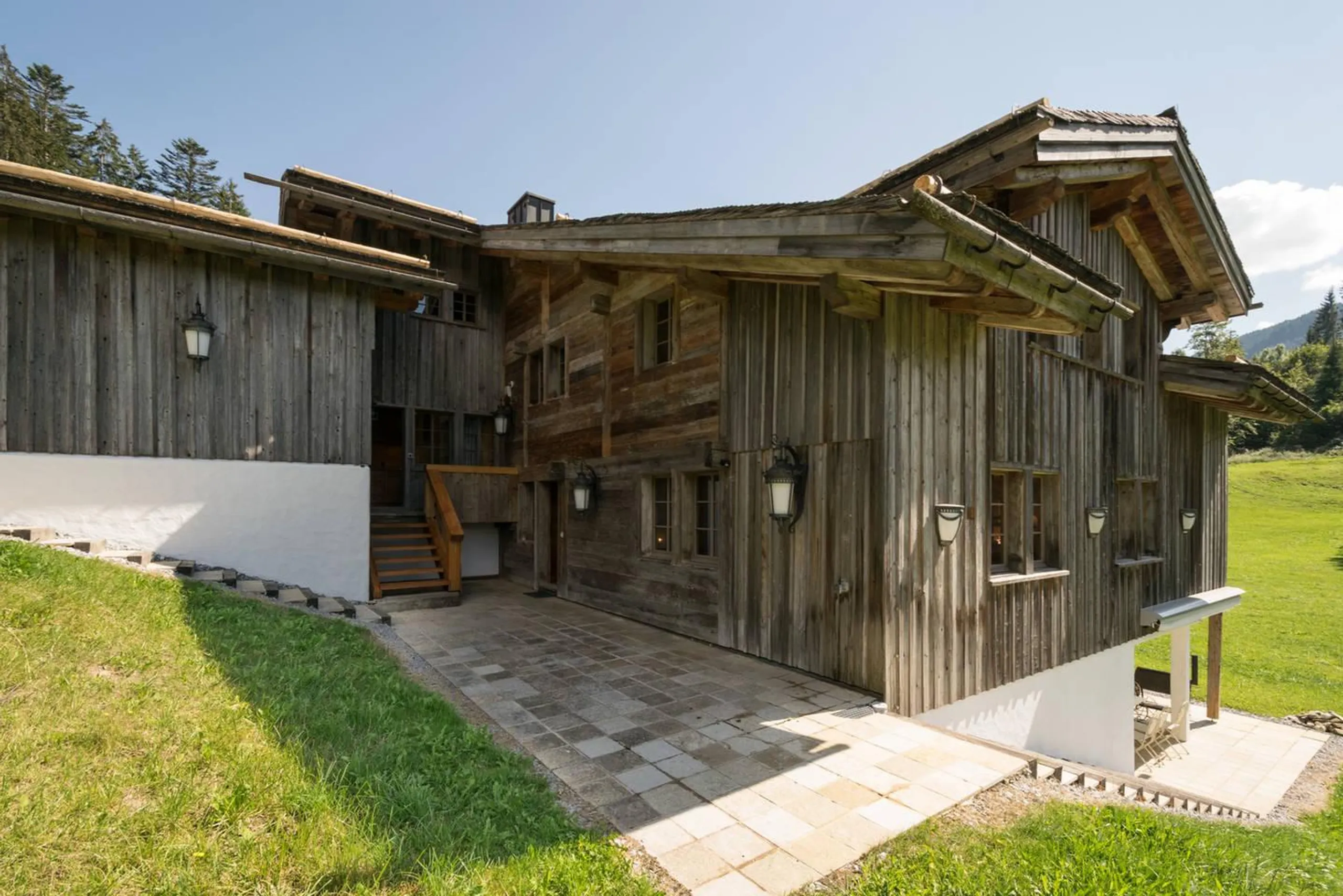 Sumptuously Furnished Saanen Farmhouse with Fireplace and Jacuzzi Tub — photograph 4