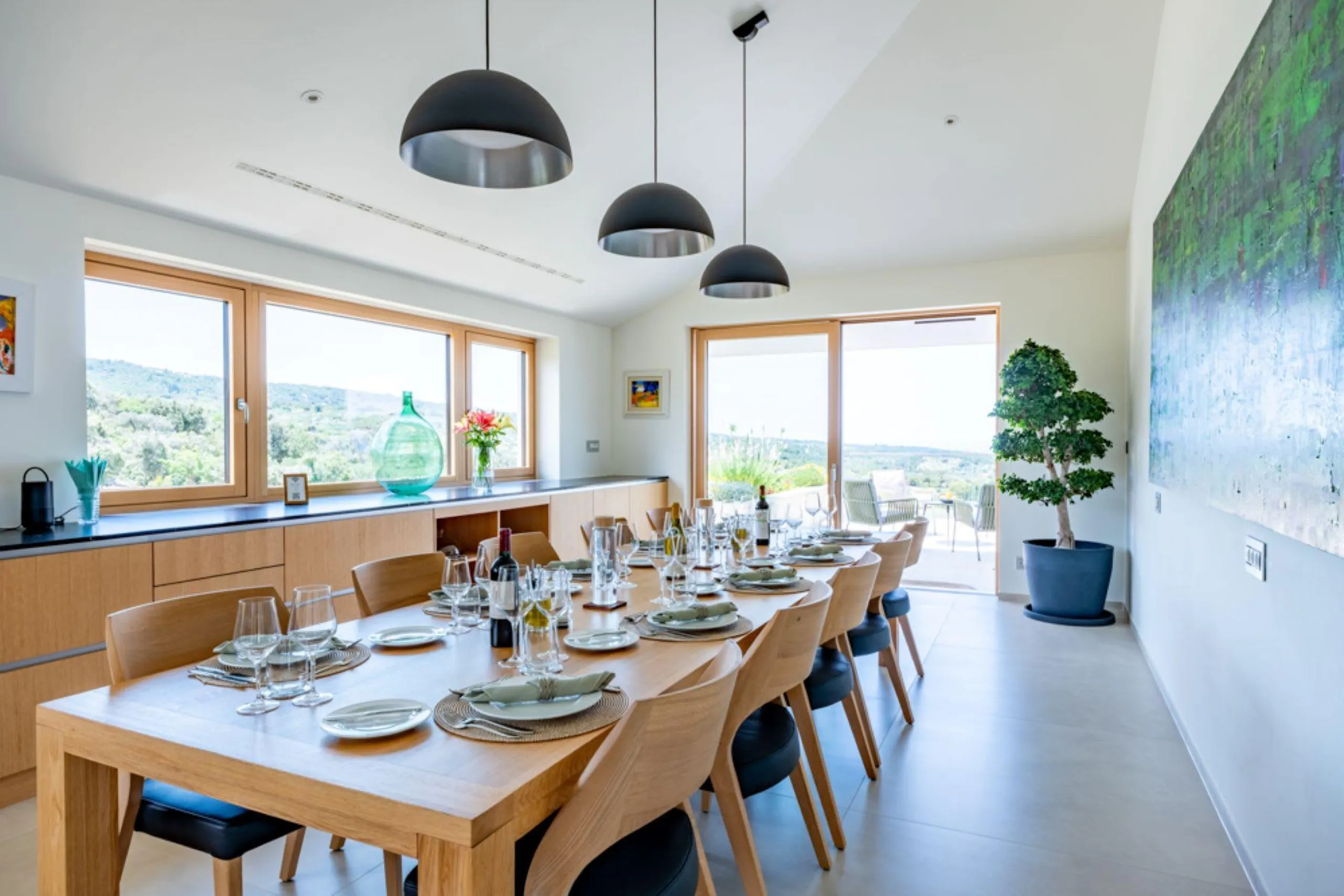 Invigorating Contemporary Villa with Private Pool and Garden View — photograph 8