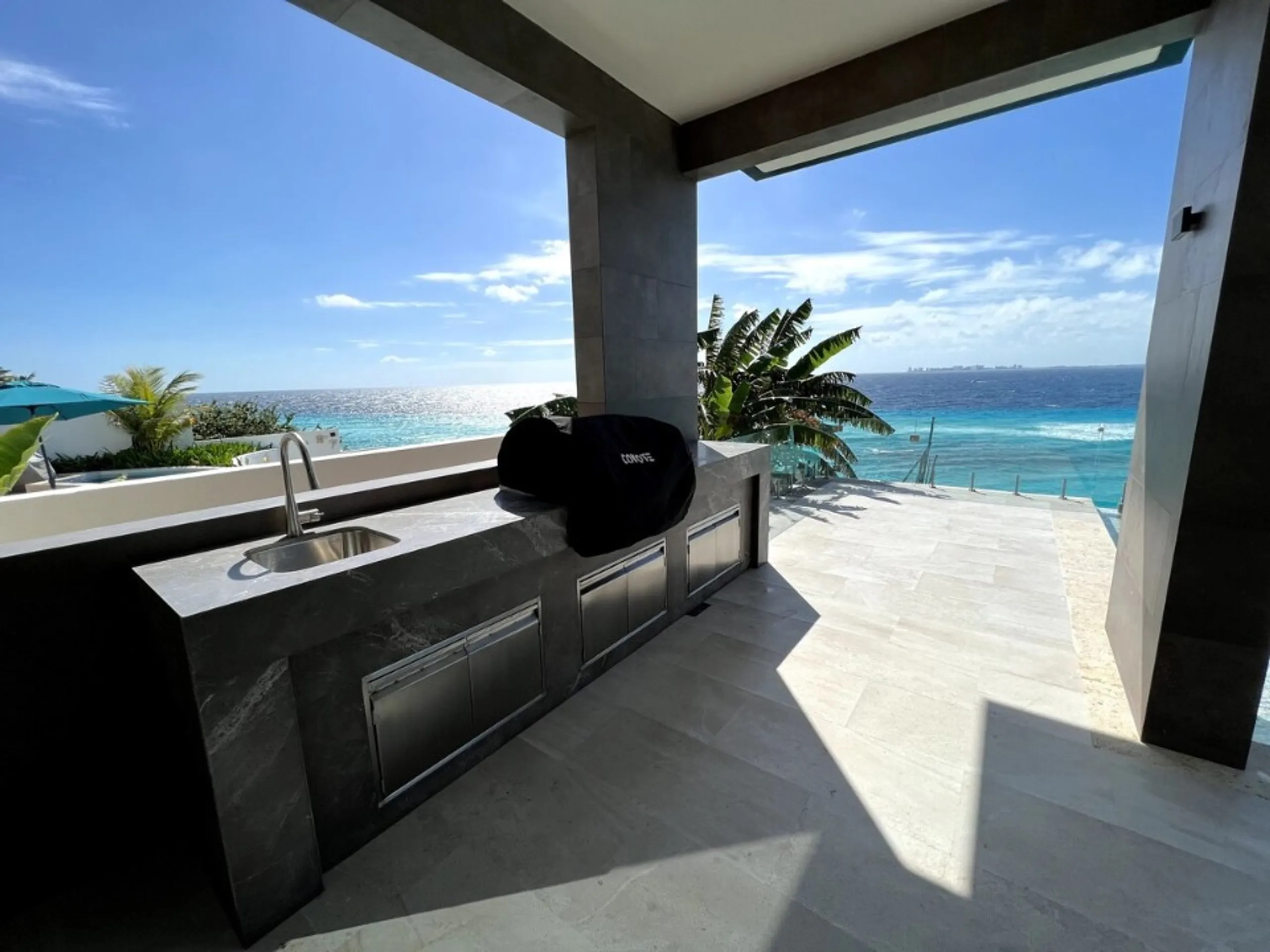 Oceanview Villa in Isla Mujeres with Infinity Pool & Beach Access — photograph 10