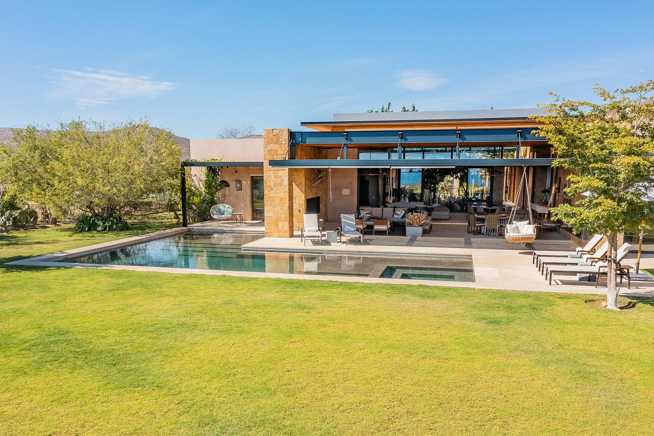 Modern Architectural Enclave Estate with Private Pool and Ocean Views — photograph 5
