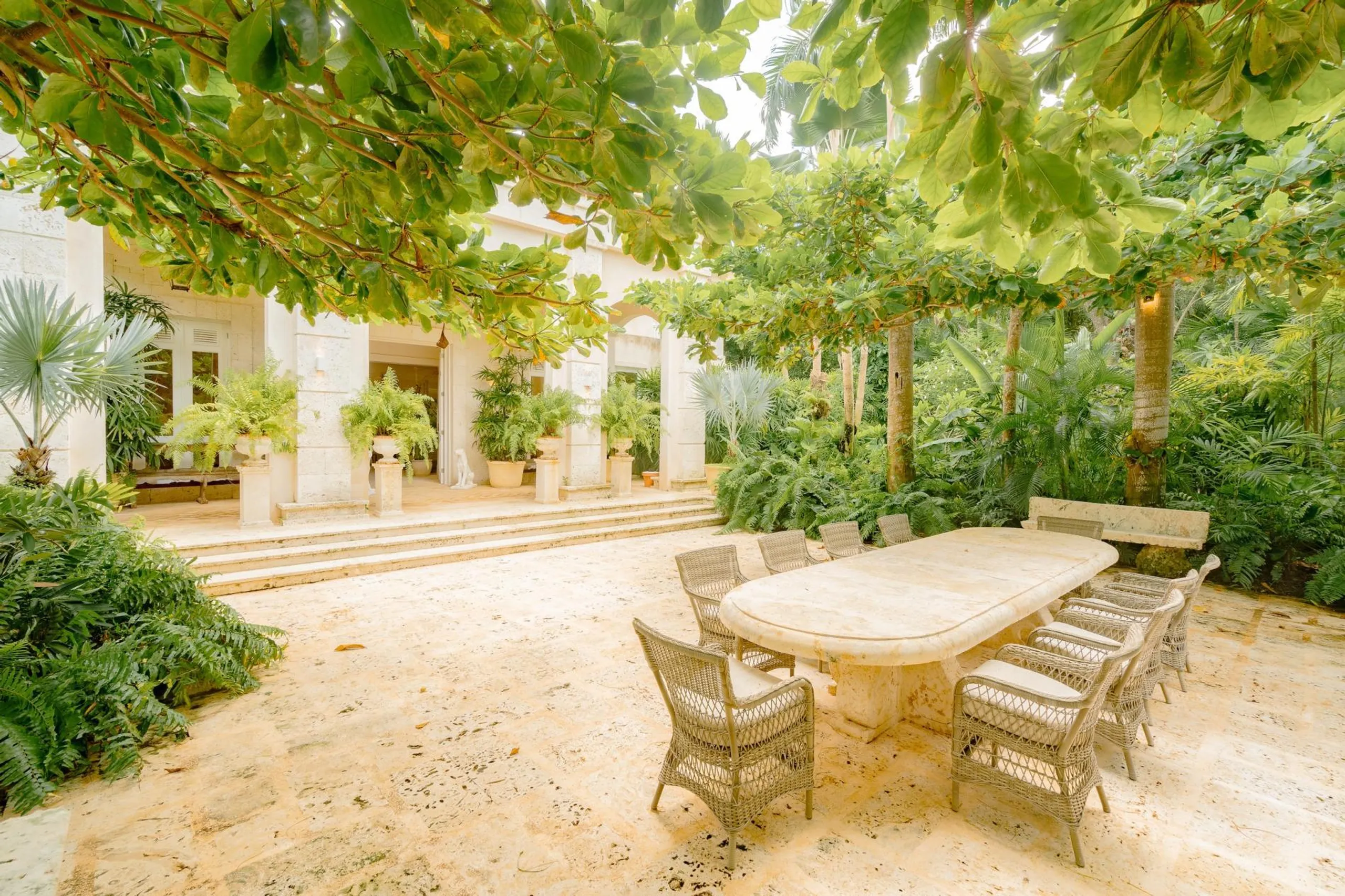 Outstanding Higuey Villa with Rejuvenating Pool and Stunning Views — photograph 4