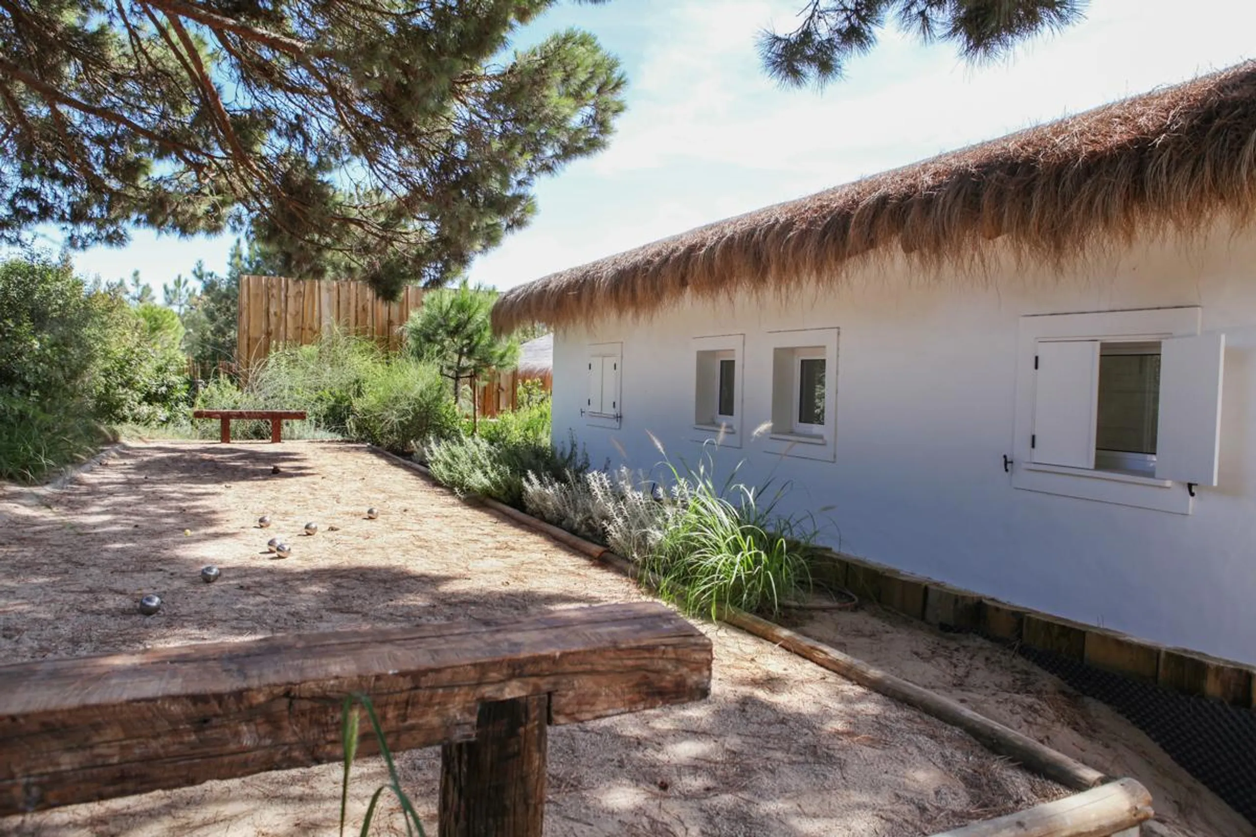 Superb 7 Bedroom Villa with Private Pool, Private Beach Access and Nature Views — photograph 11