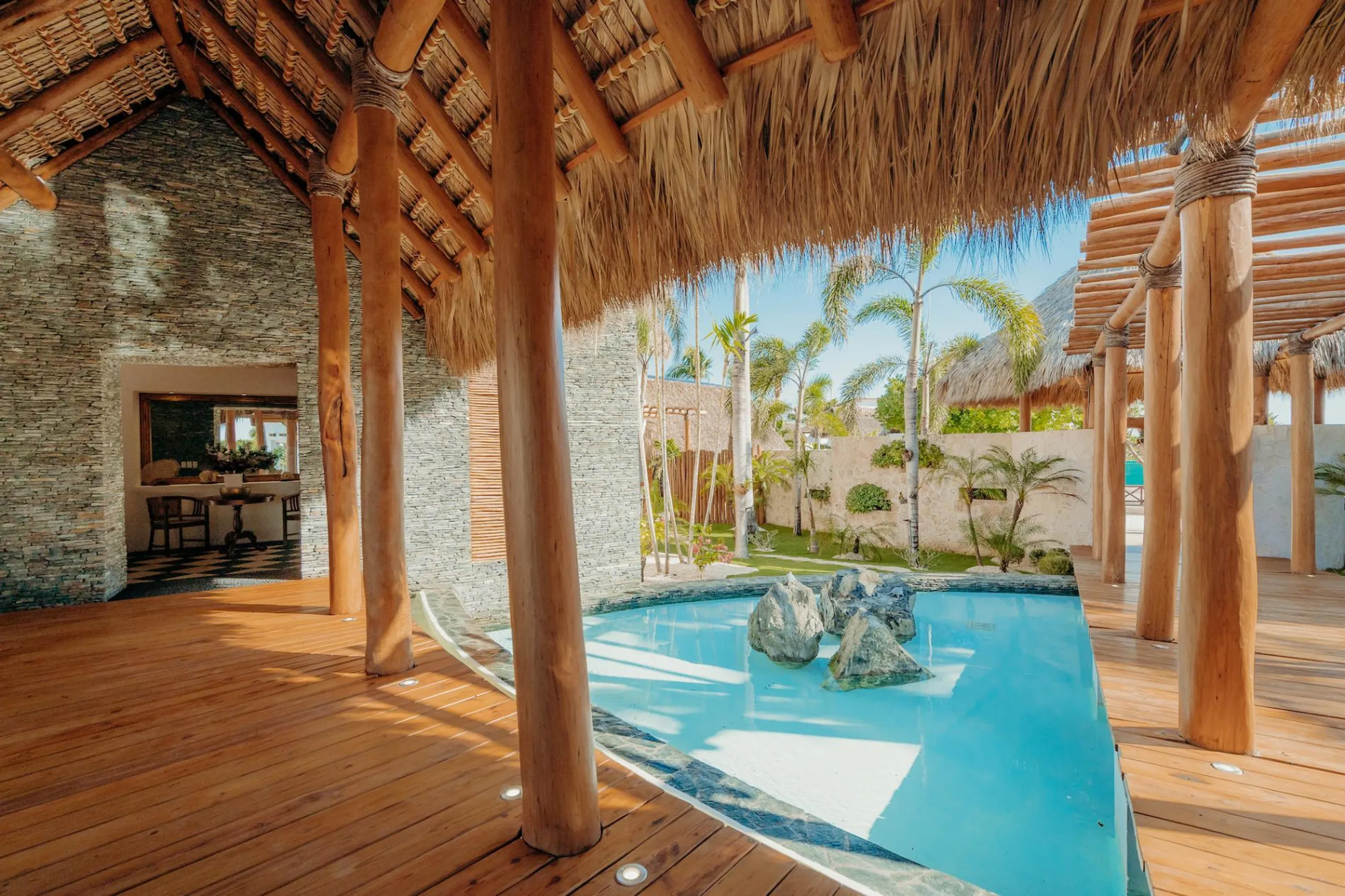 Radiant Punta Cana Estate with Unique Private Pool, Jacuzzi, and Panoramic Views — photograph 4