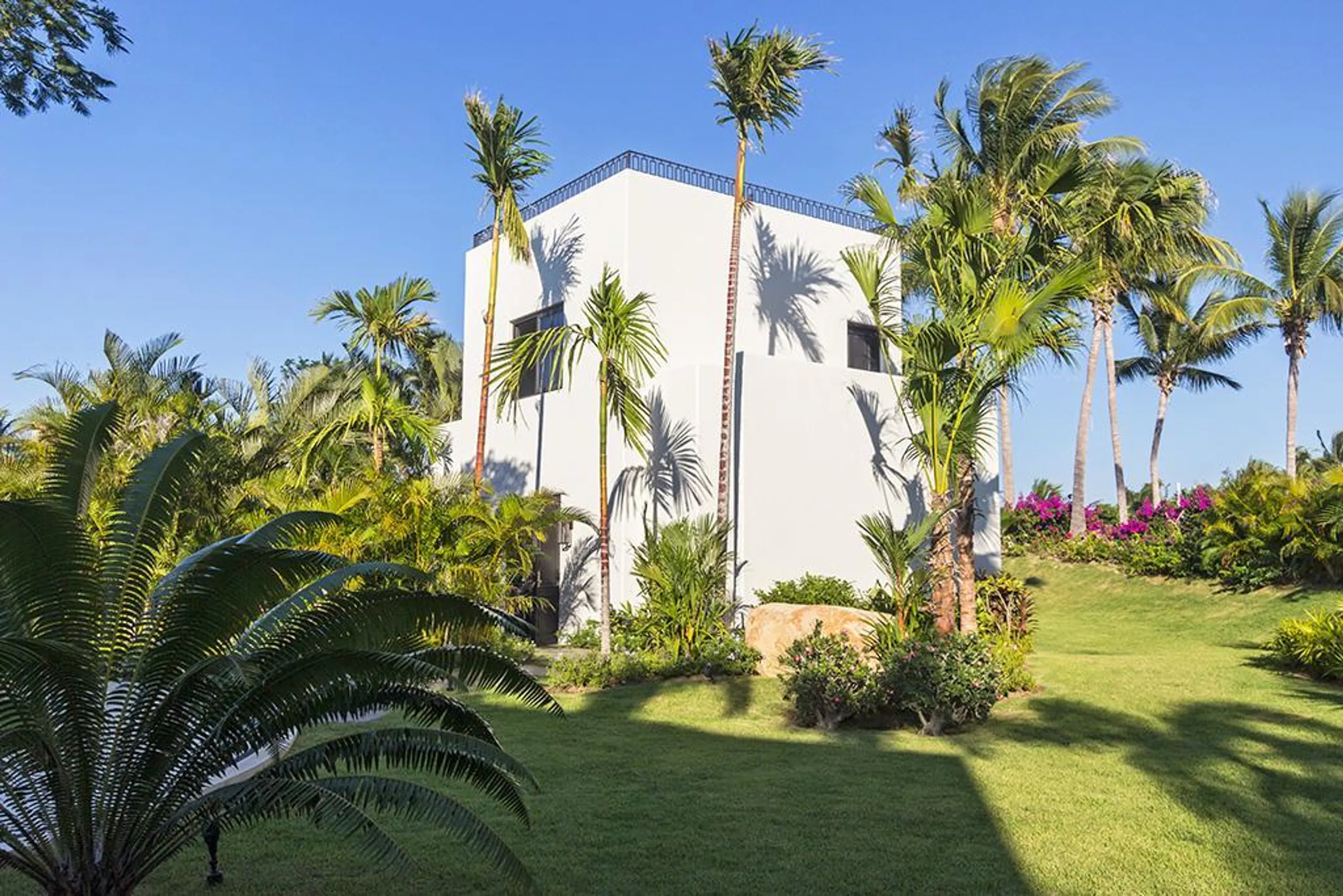 La Punta Beach Front Luxury Estate with Infinity Pool and Panoramic Ocean Views — photograph 9