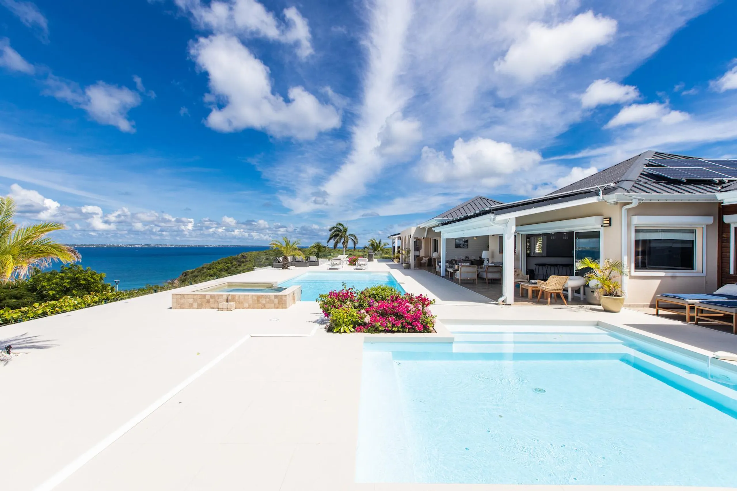 Oceanview Seascape Villa with Private Pools and Tropical Bloom Scenery — photograph 12