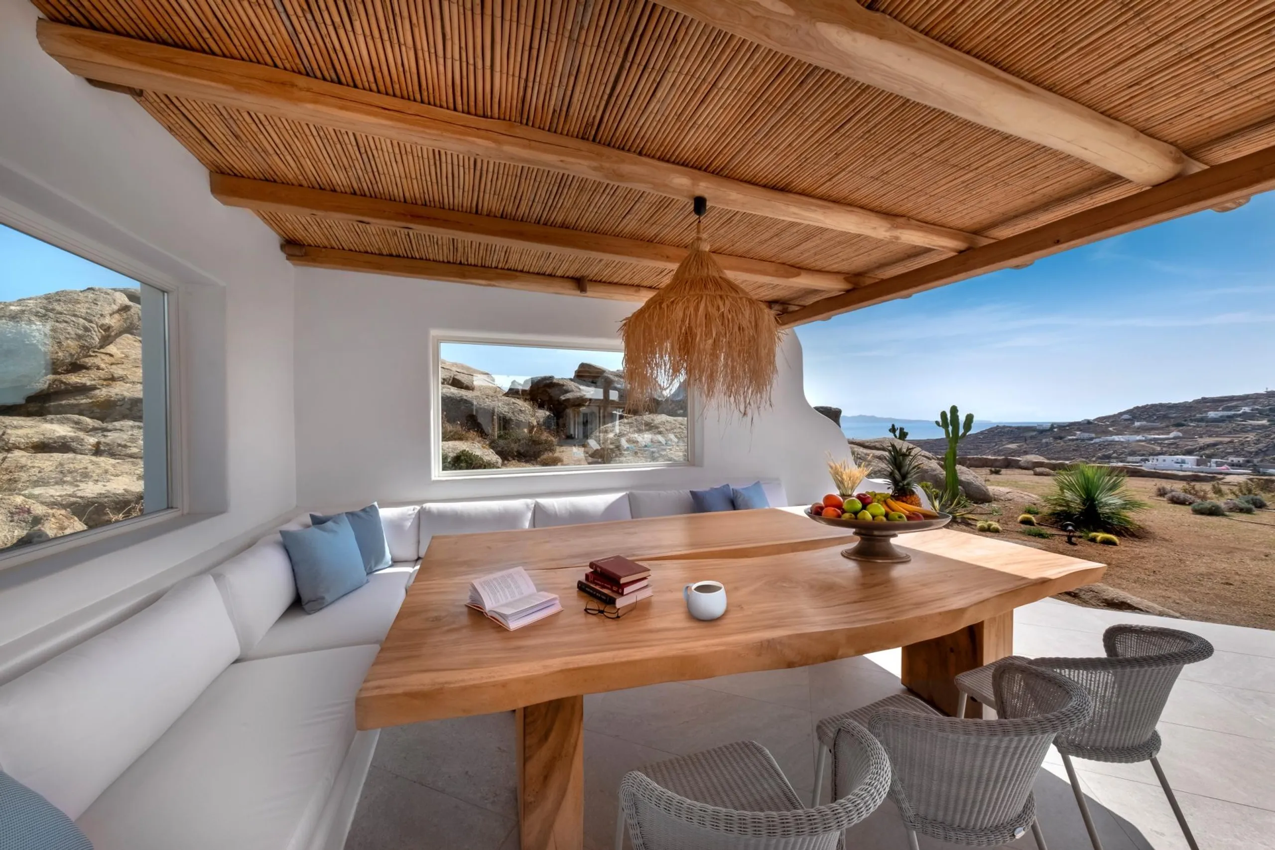 Superb  Mykonos Villa with Private Pool and Jacuzzi — photograph 9