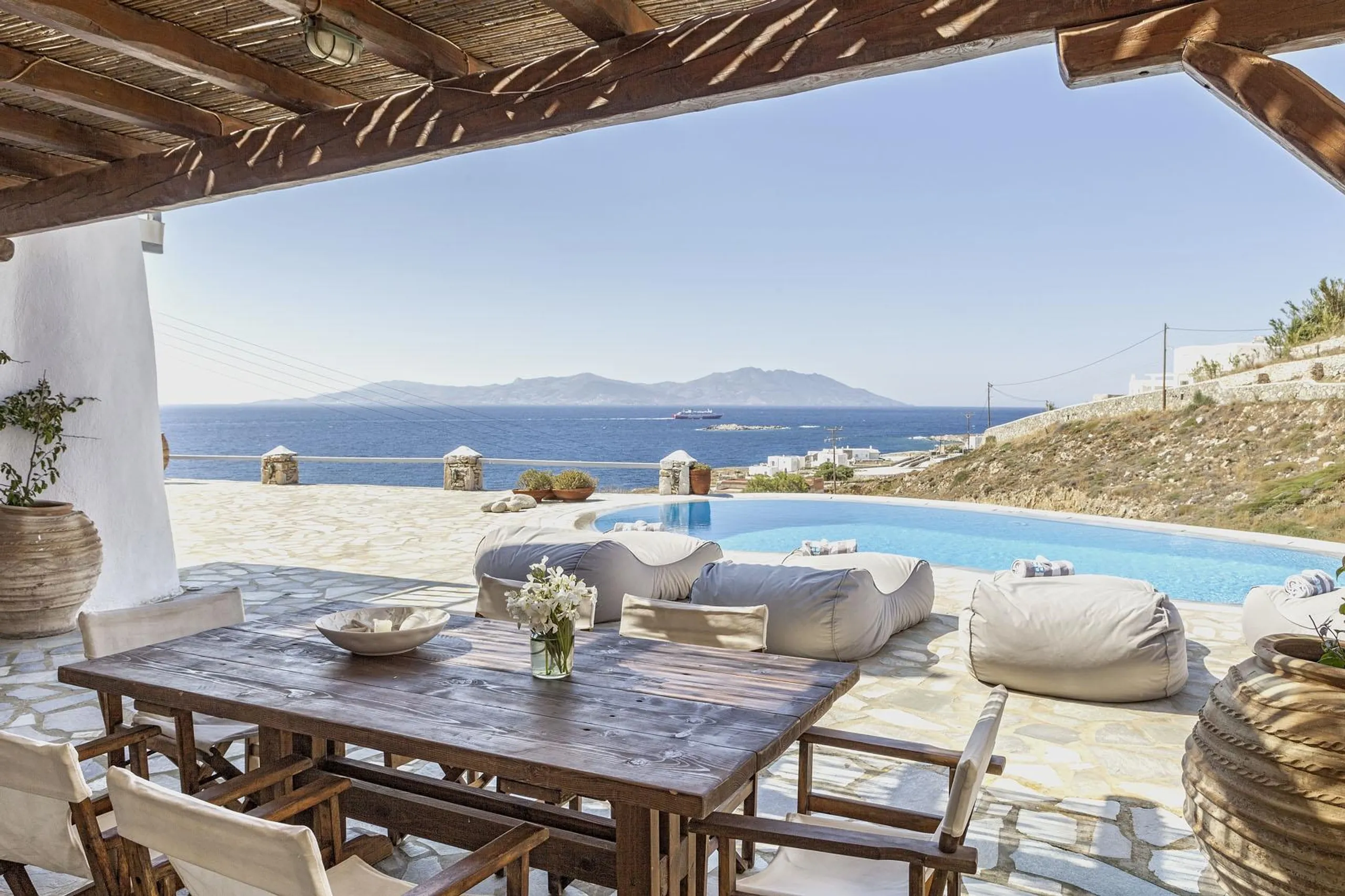 Grandiose Oceanside Villa in Mykonos with Crystalline Pool — photograph 6