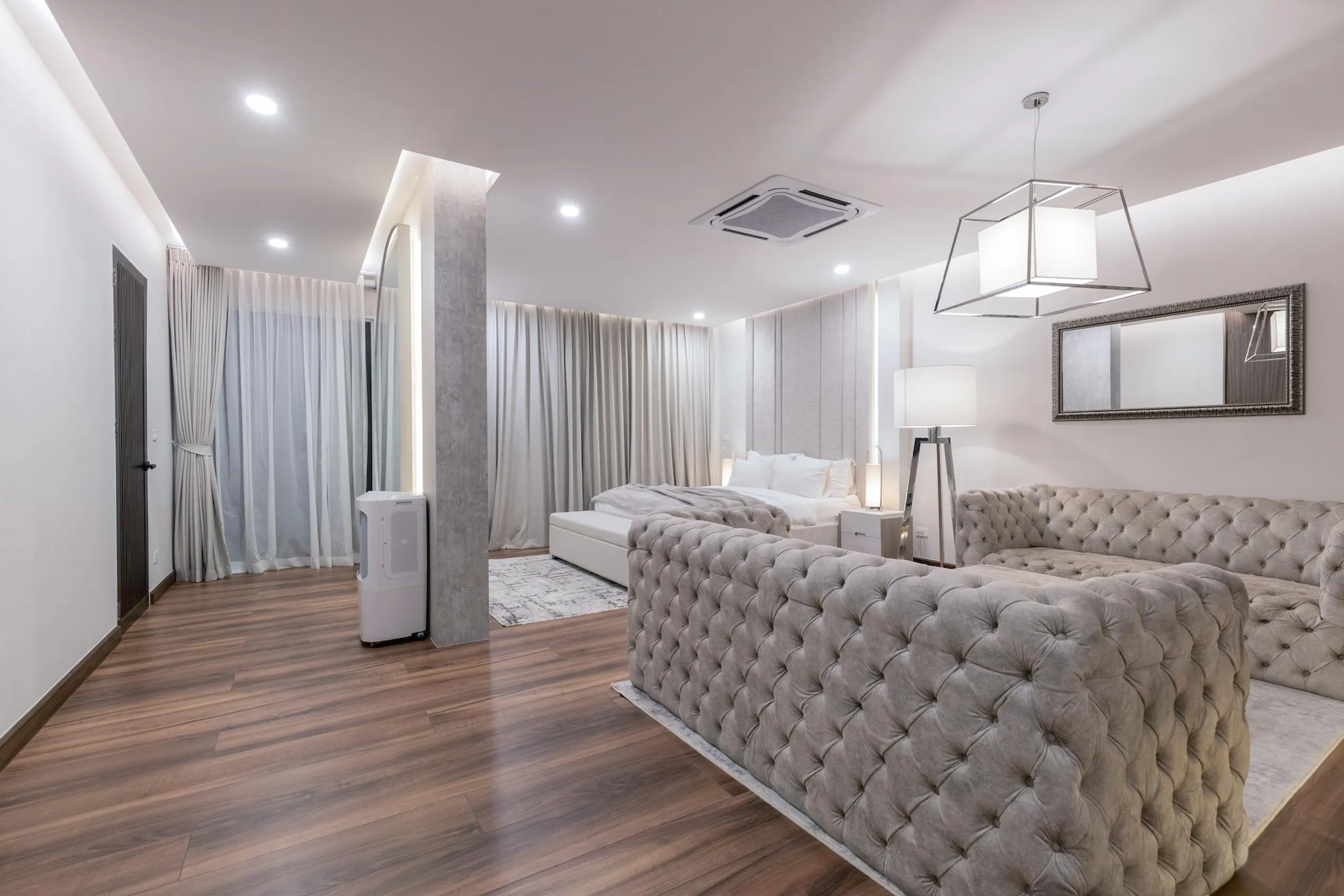 Chiang Mai Luxury Modern Villa with Stylish Aesthetic and Pool — photograph 9