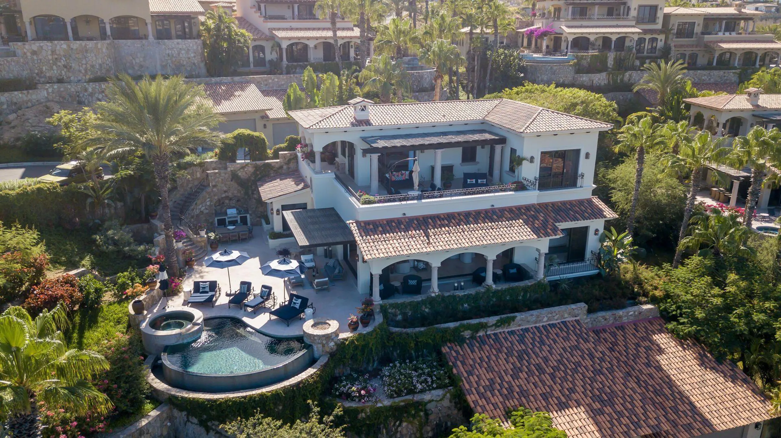 Enchanting Villas del Mar Estate with Infinity Pool and Spa — photograph 6