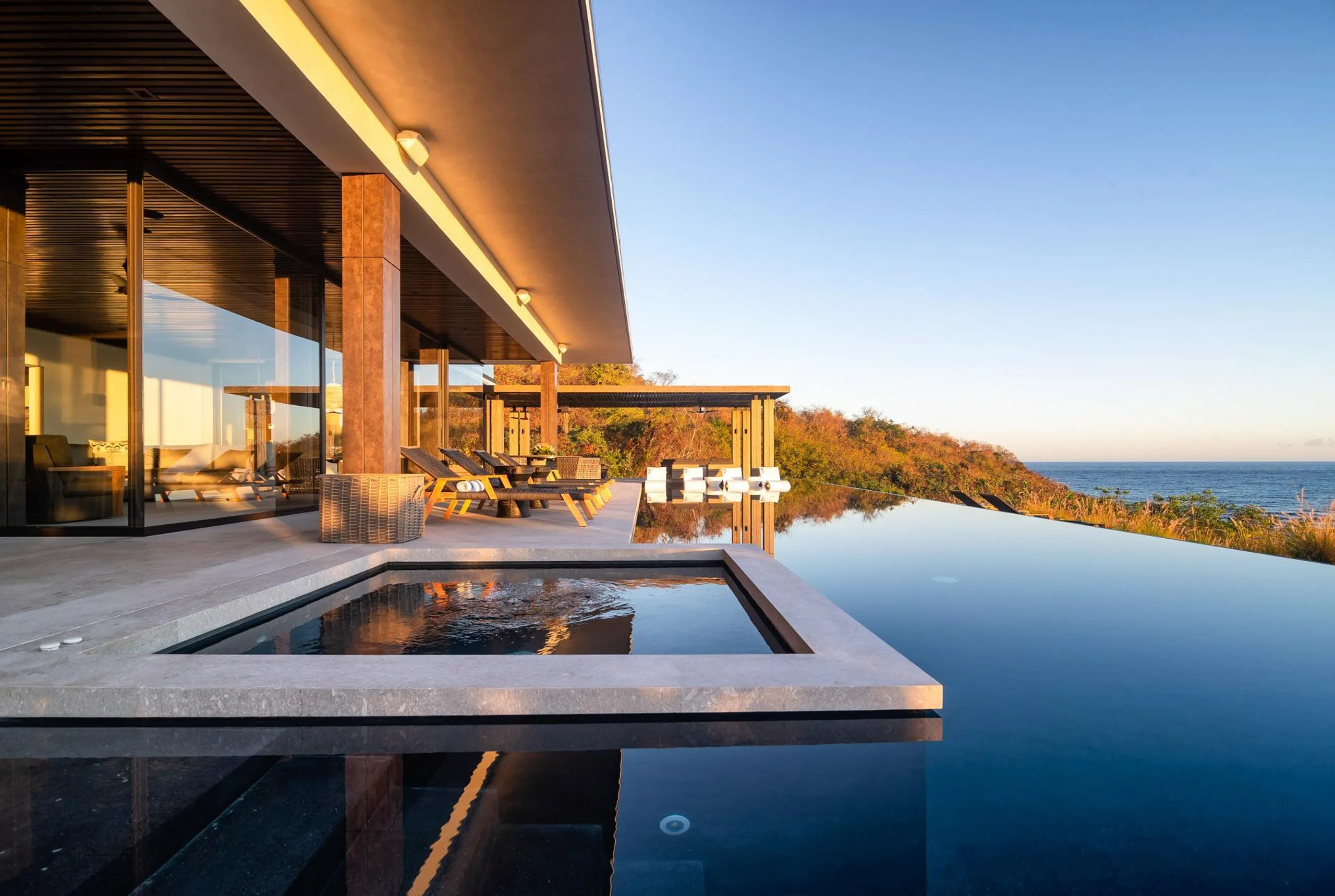 Kupuri Ultra Estate with Infinity Pool and Stunning Ocean Views — photograph 4