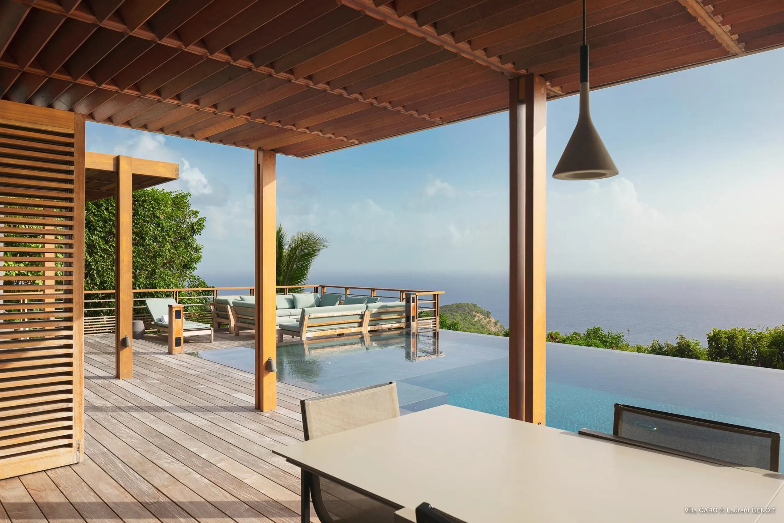 Serene Seaview Villa with Infinity Pool and Fitness Room — photograph 4