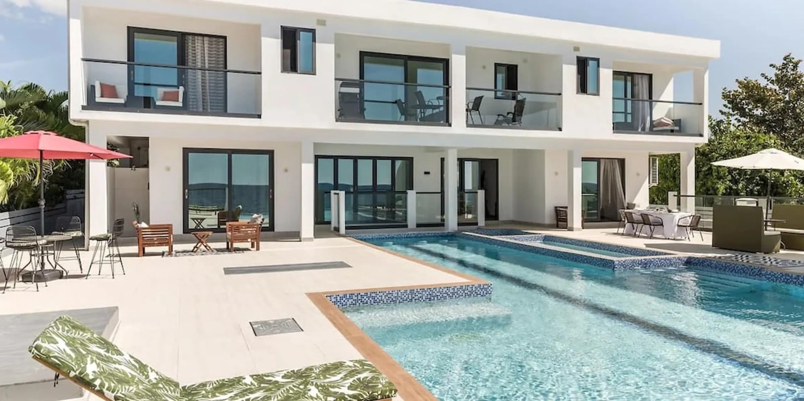 Marvelous 5BR Villa with State-of-the-Art Facilities and Picturesque Caribbean Sea Views, White house