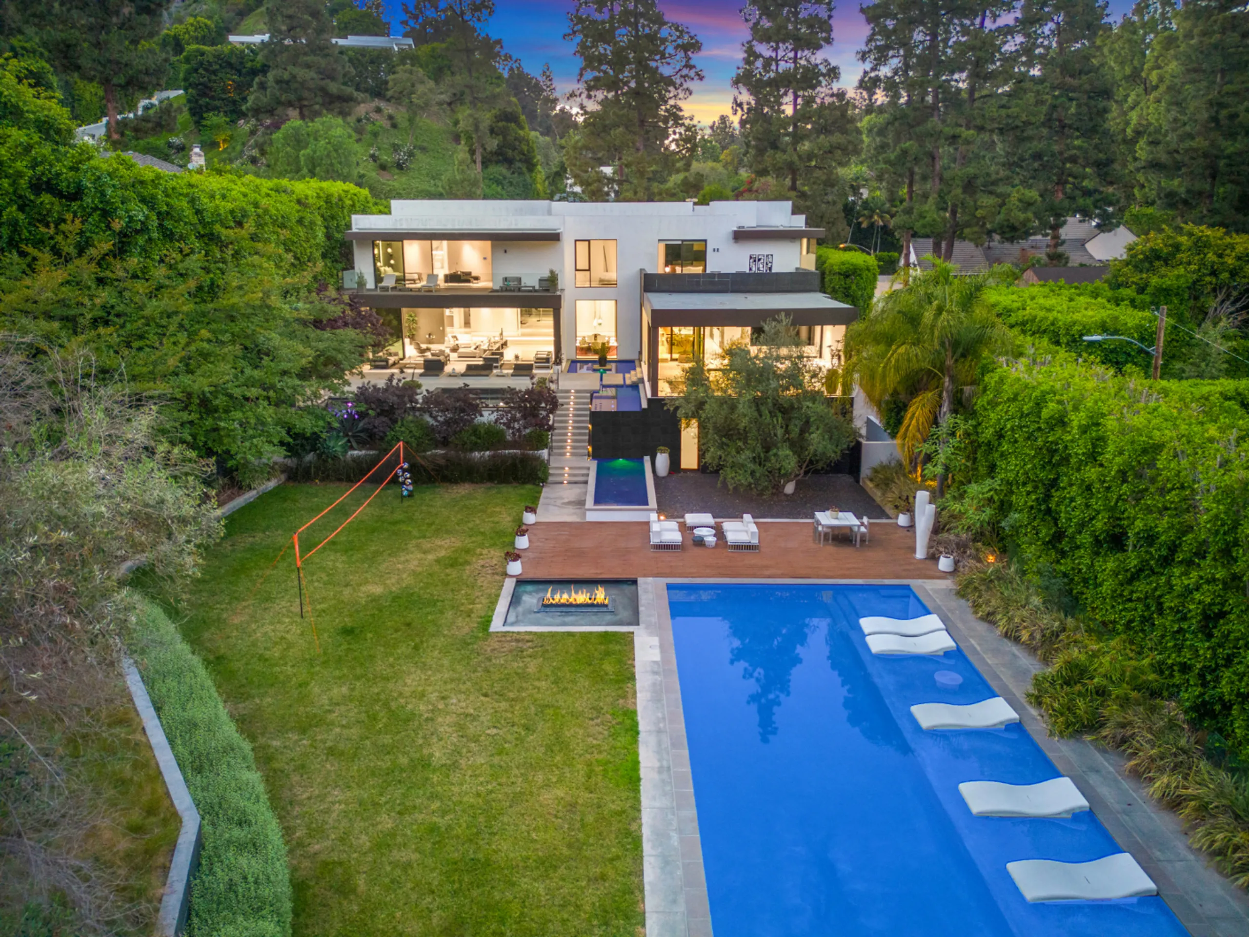 Marvelous Beverly Hills Villa with Private Pool, Spa, and Theater, Beverly Hills