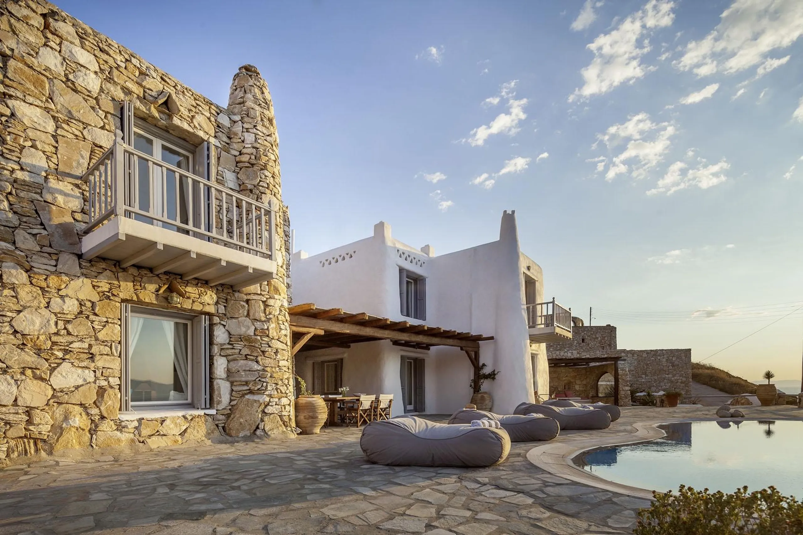 Grandiose Oceanside Villa in Mykonos with Crystalline Pool — photograph 3