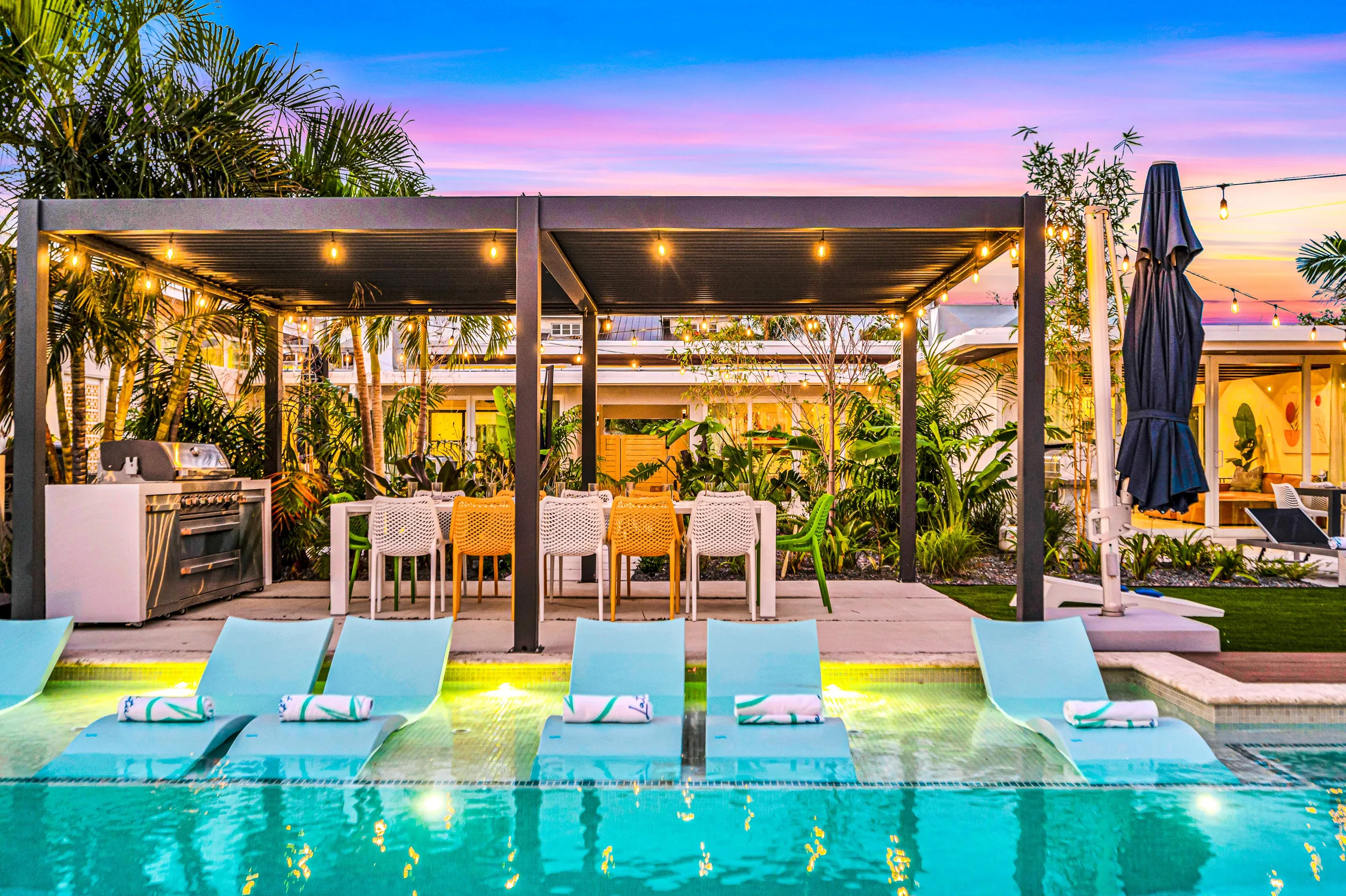 Abundant Modern Villa with Two Heated Pools — photograph 9